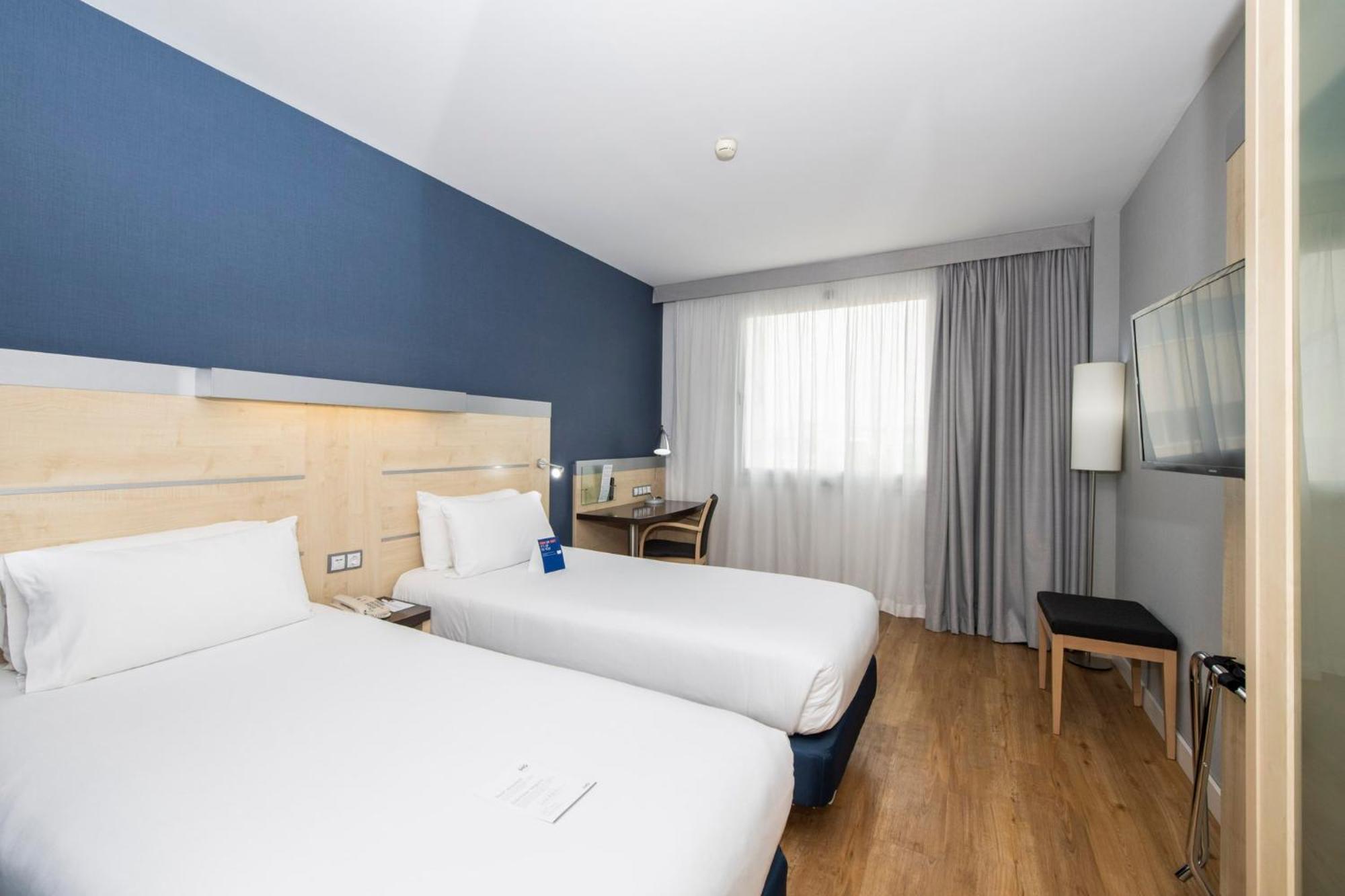 Quarto Standard com 2 Camas de Solteiro - Café da Manhã Gratuito