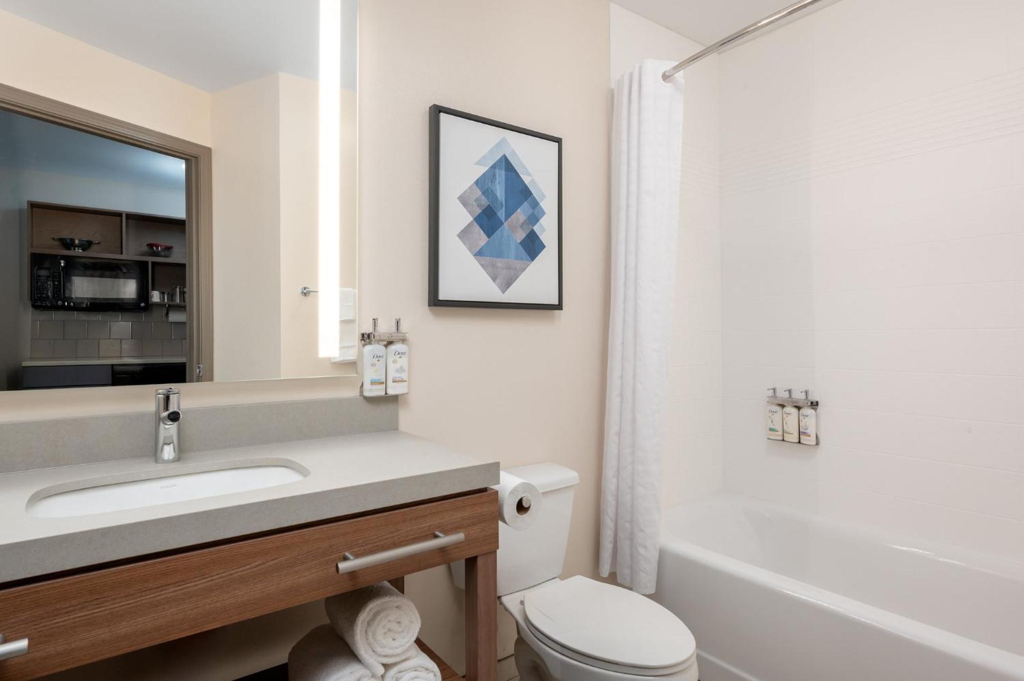Queen Studio Suite with Bath Tub - Mobility Accessible - Non-Smoking