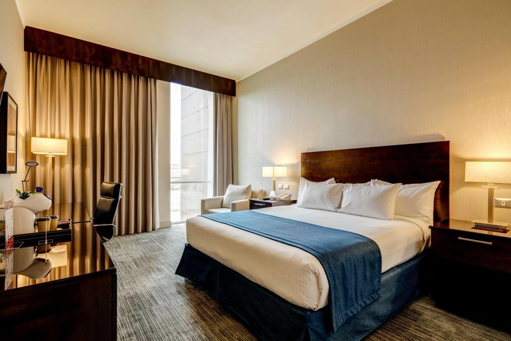 Chambre Lit King-Size - Accessible aux Personnes à Mobilité Réduite - Non-Fumeurs