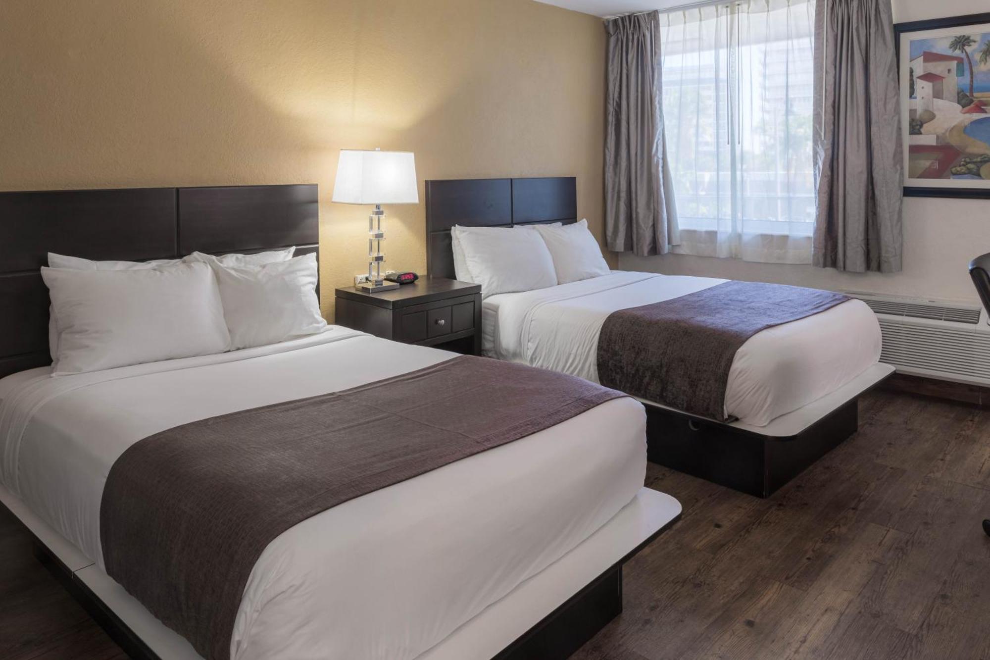 Quarto com 2 Camas de Casal