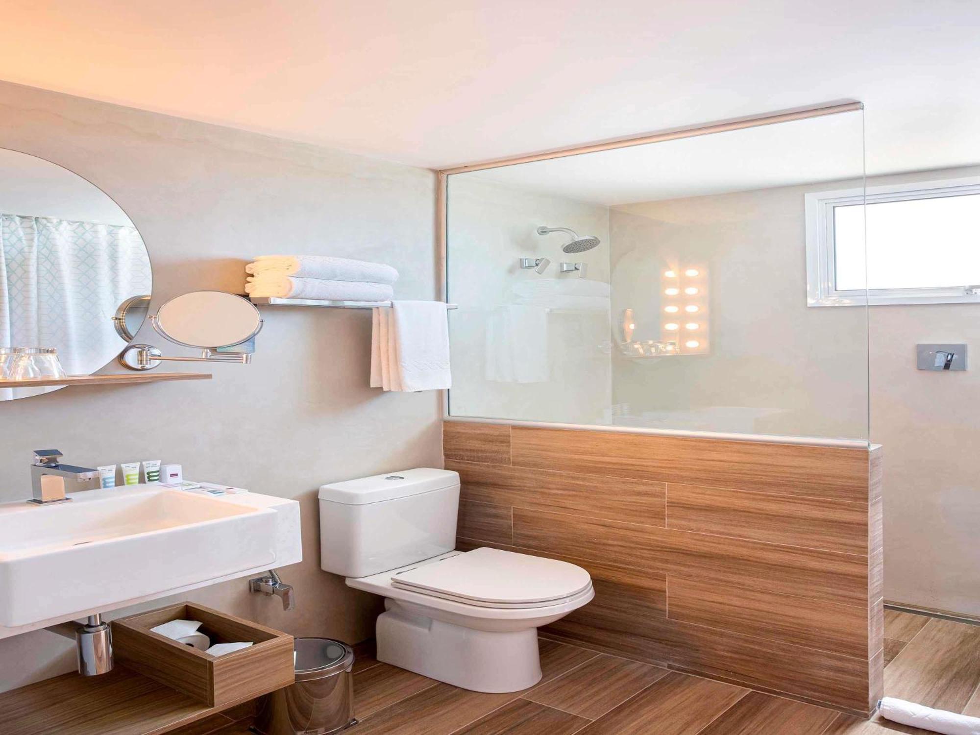 Quarto Duplo Executivo com Vista Parcial do Mar