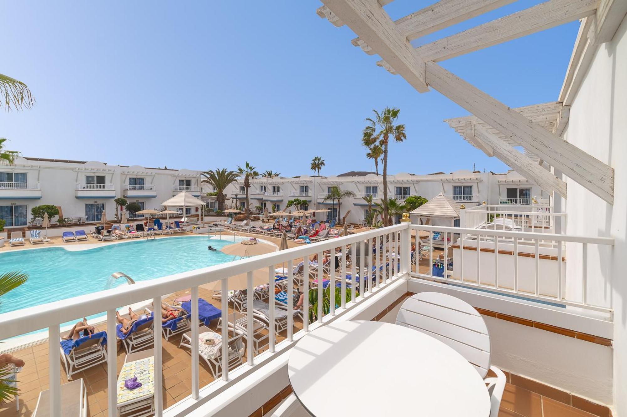 Apartment with Pool View (2 Adults + 1 Child),1730007571:JPEG