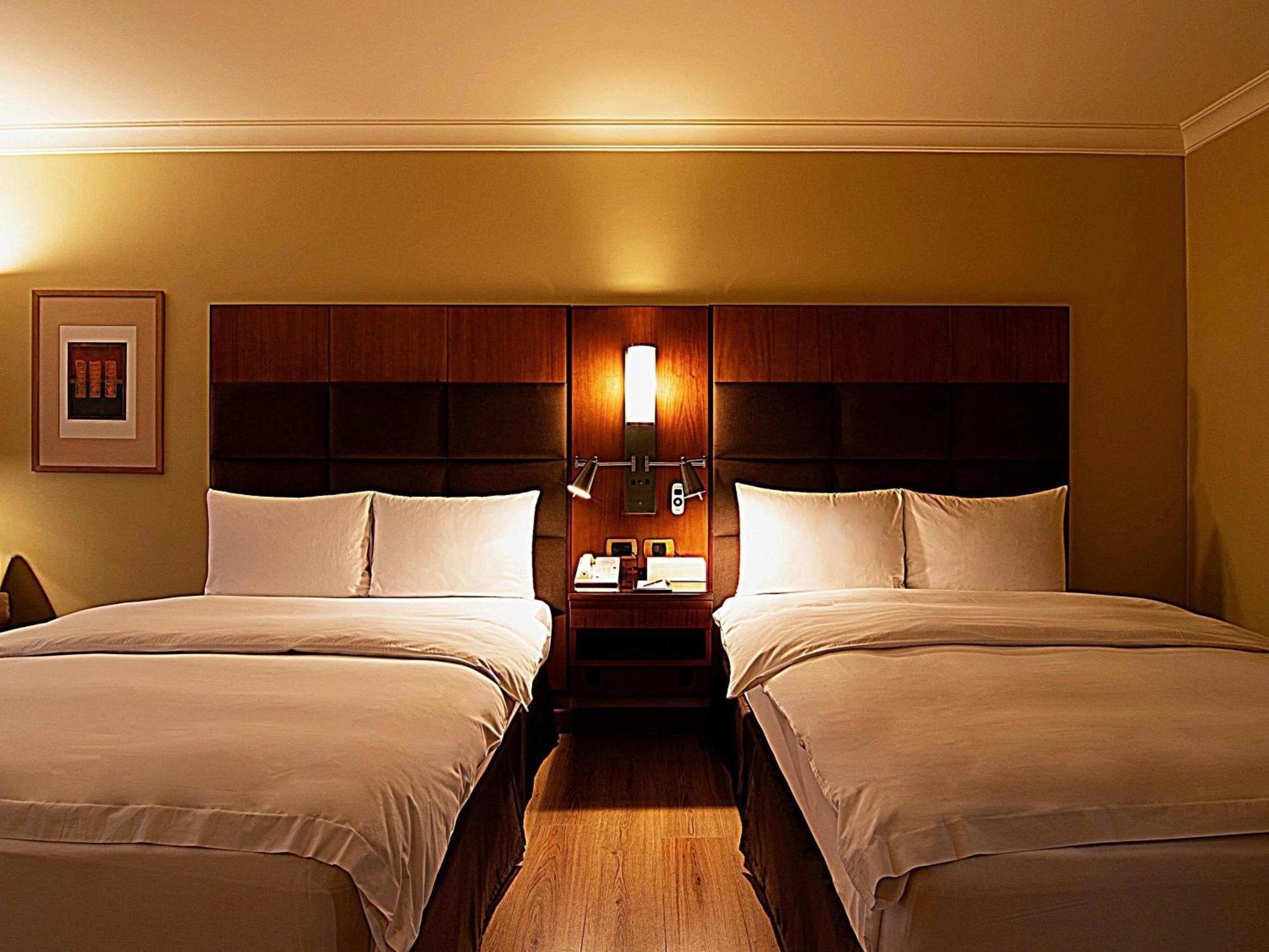 Quarto com 2 Camas de Solteiro Swiss Advantage