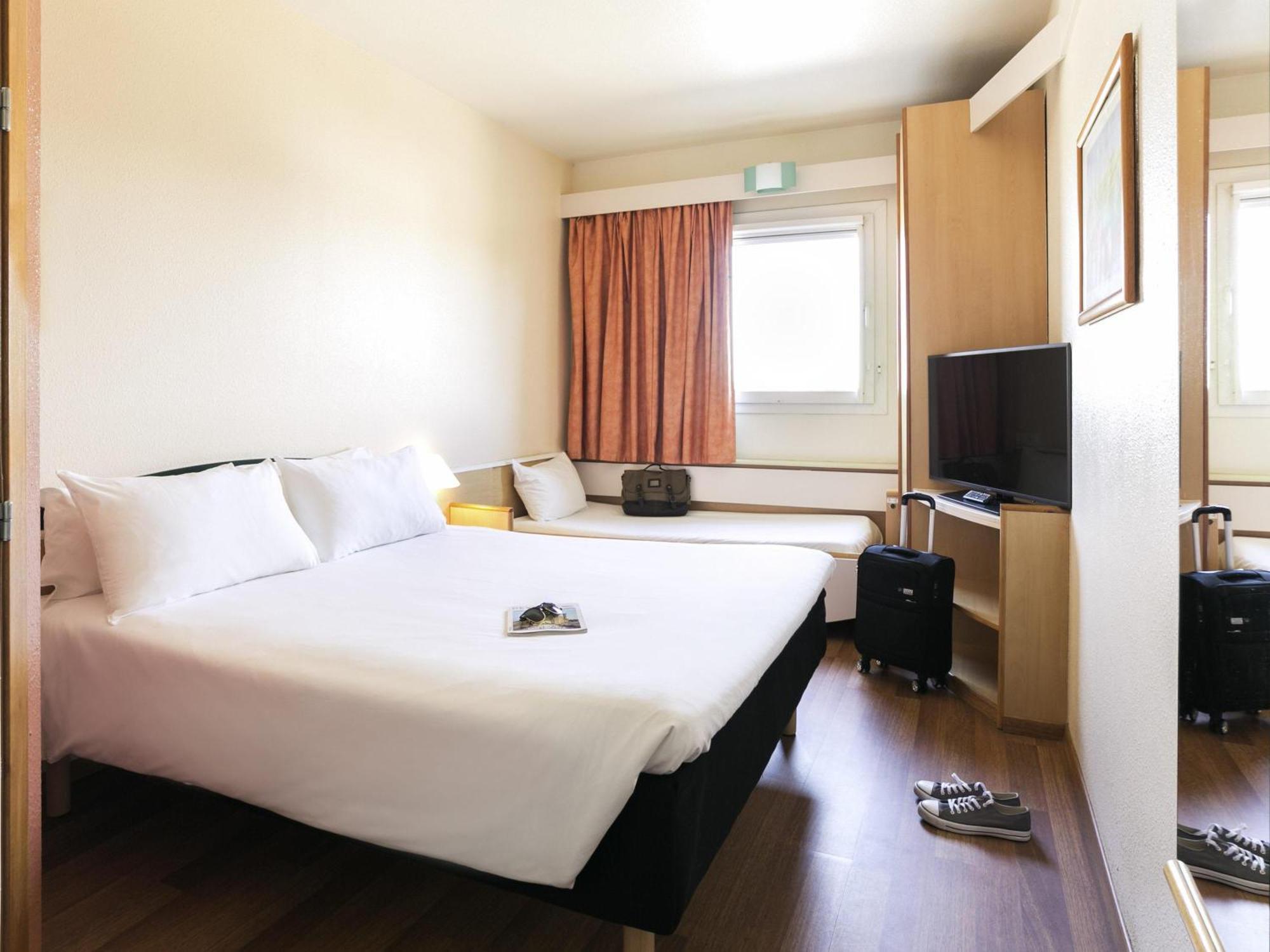 Family Room with One Double Bed and Extra Bed