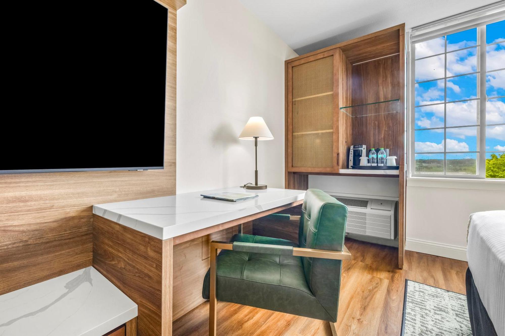 Resort Side Double Queen Room