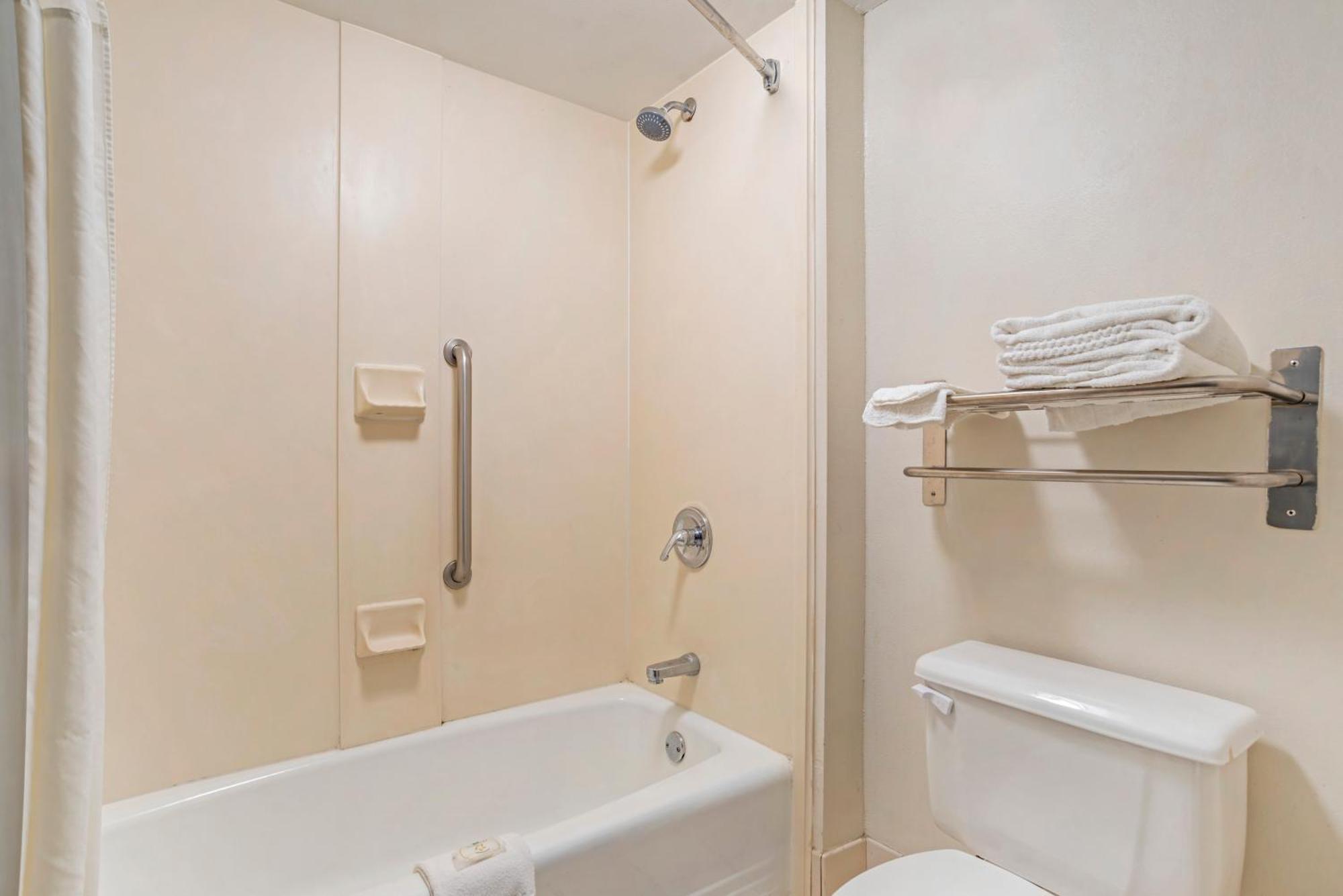 King Room - Accessible/Non-Smoking