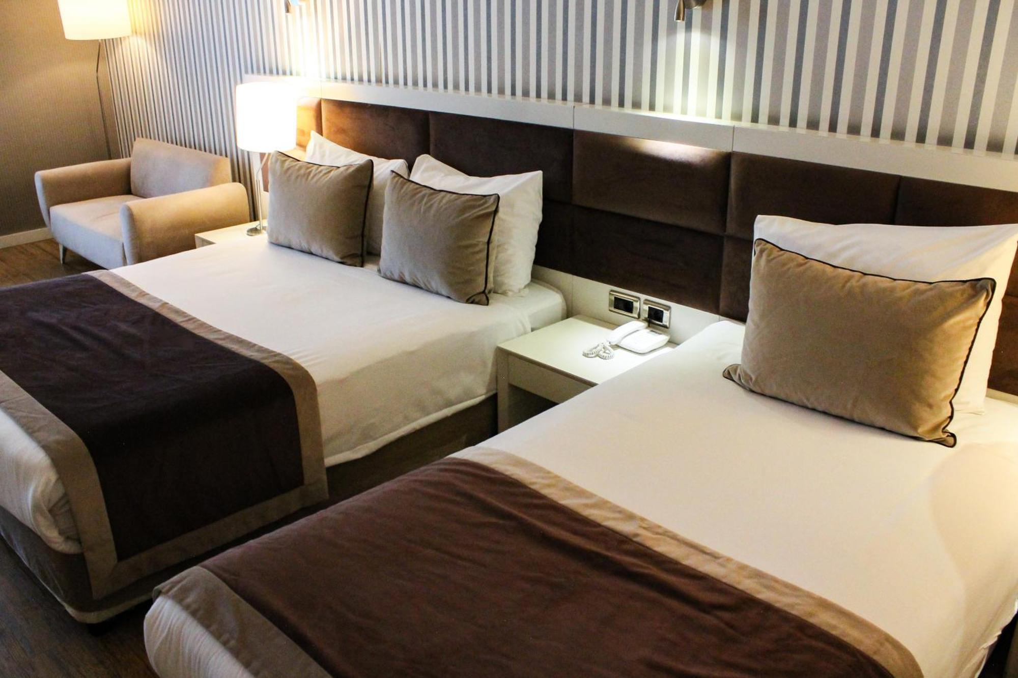 Chambre Triple Familiale - Vue sur Ville