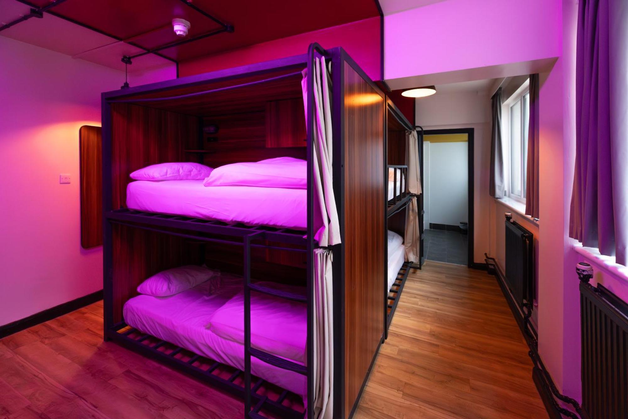 Bett im 8-Bett-Schlafsaal
