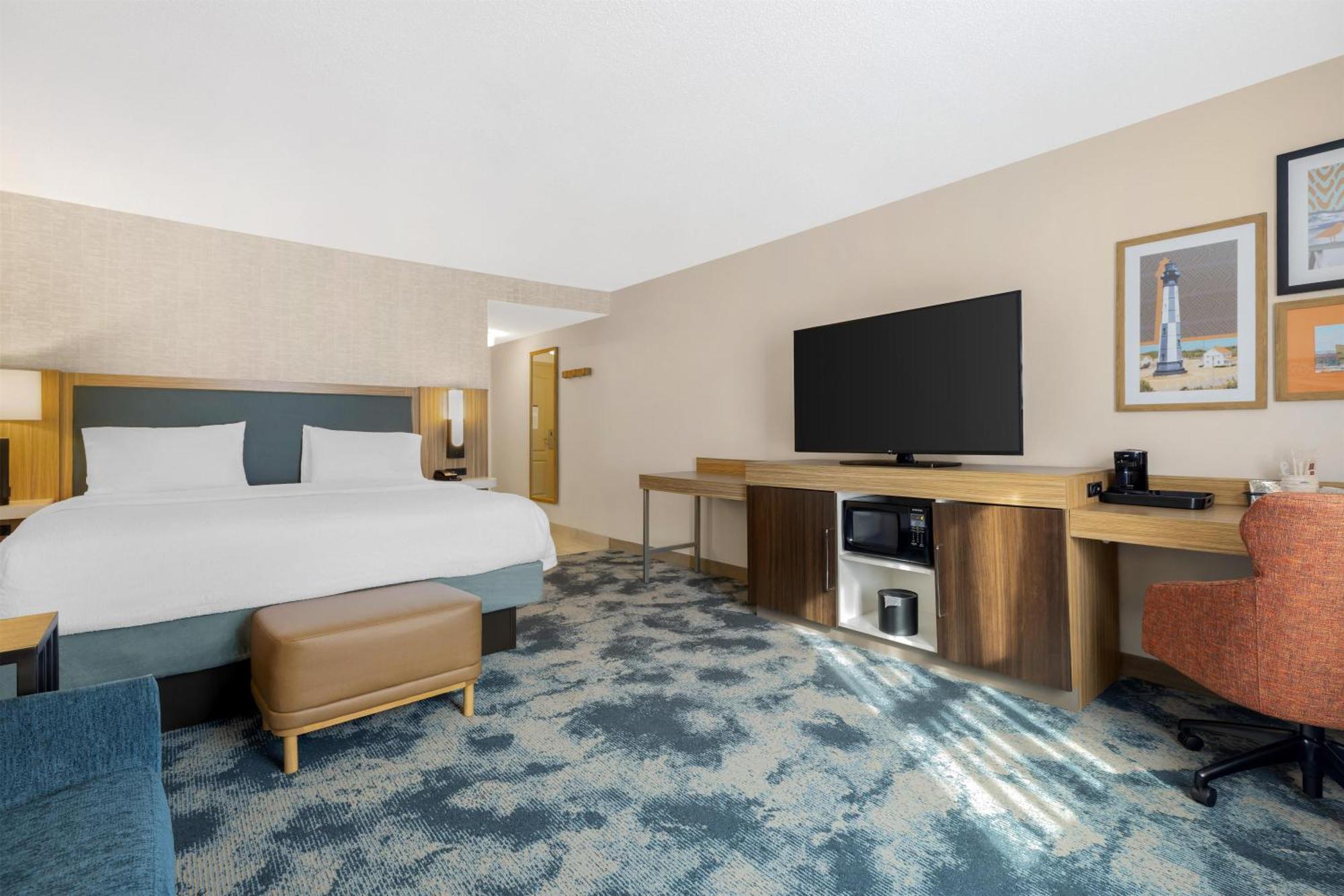 King Room with Sofa Bed and Study - Non-Smoking