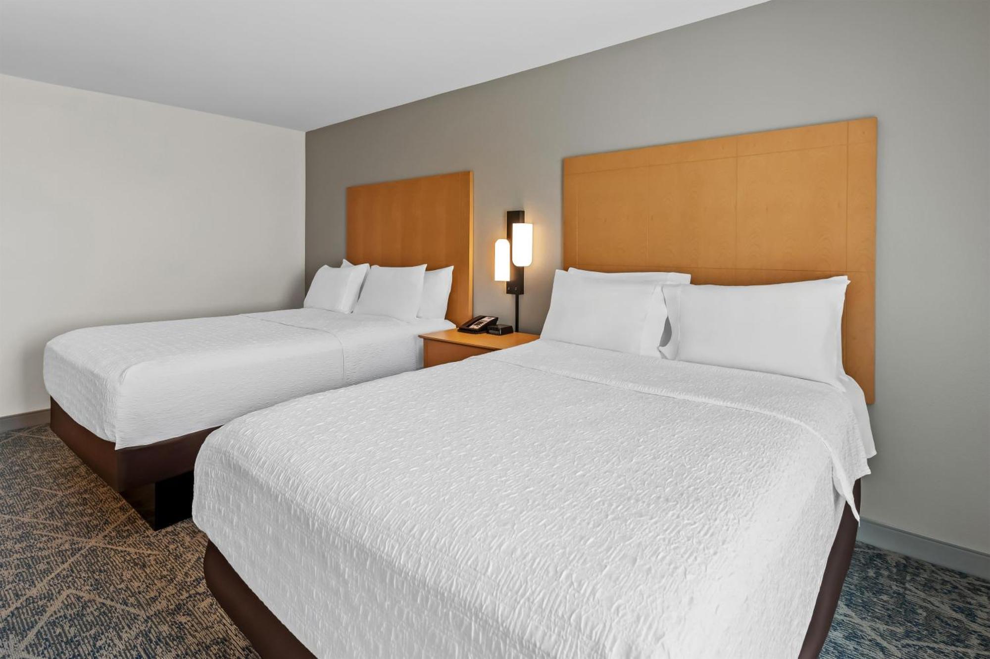 Room with Two Queen Beds - Non-Smoking