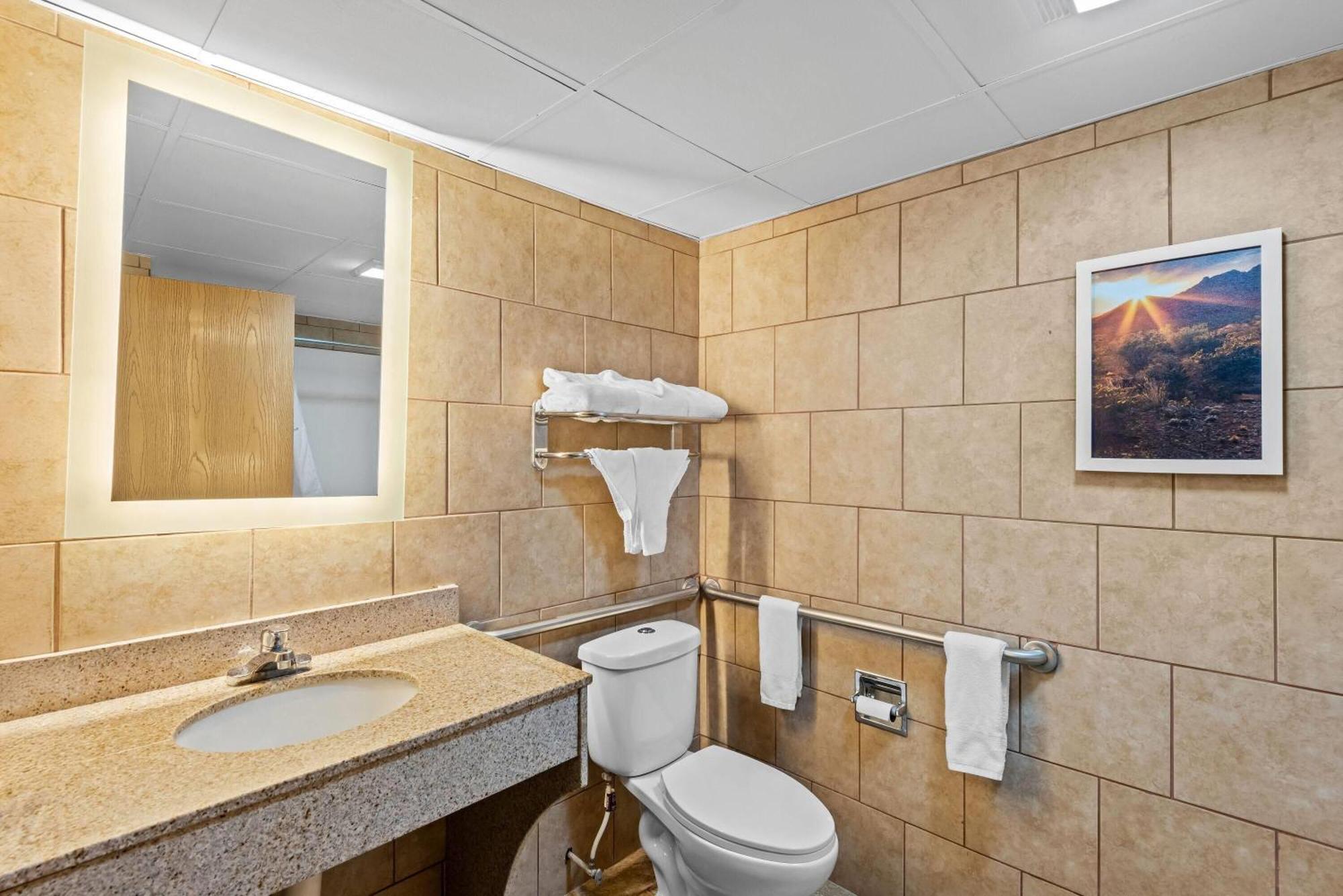 Queen Room with Two Queen Beds - Mobility Access/Non-Smoking