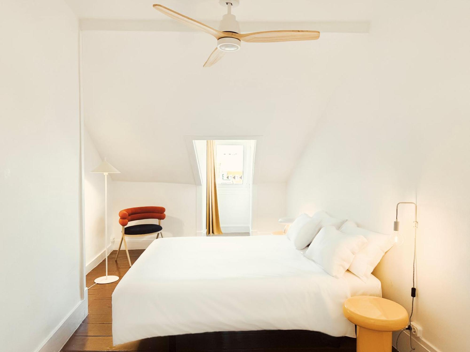 Quarto Duplo Superior com Casa de Banho Partilhada