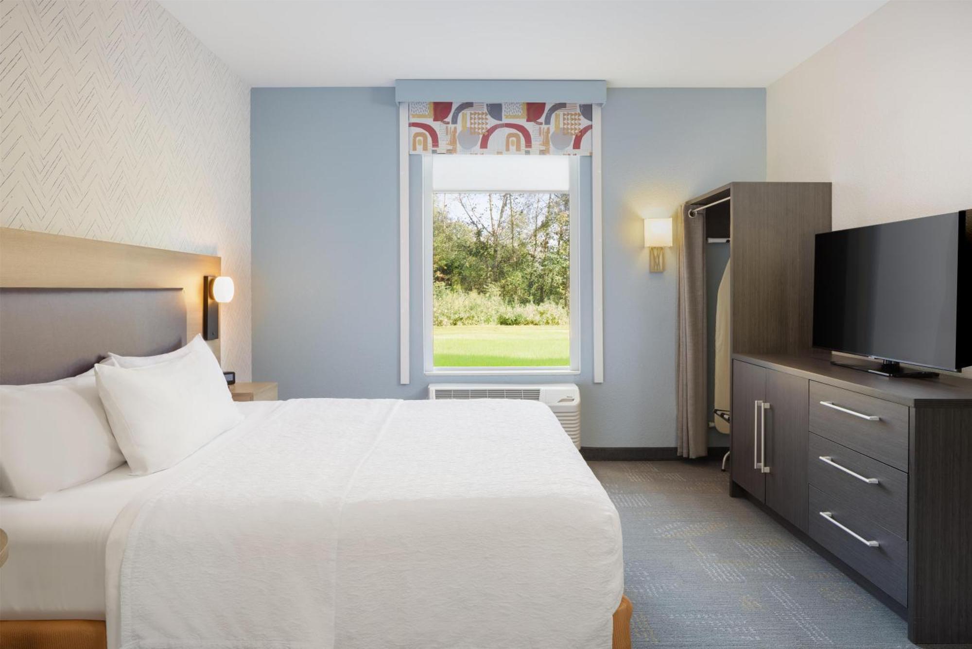 One-Bedroom King Suite - Non-Smoking