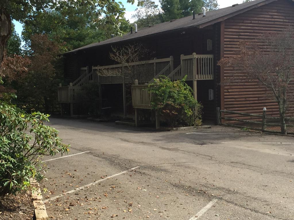 Double Queen Log Motel