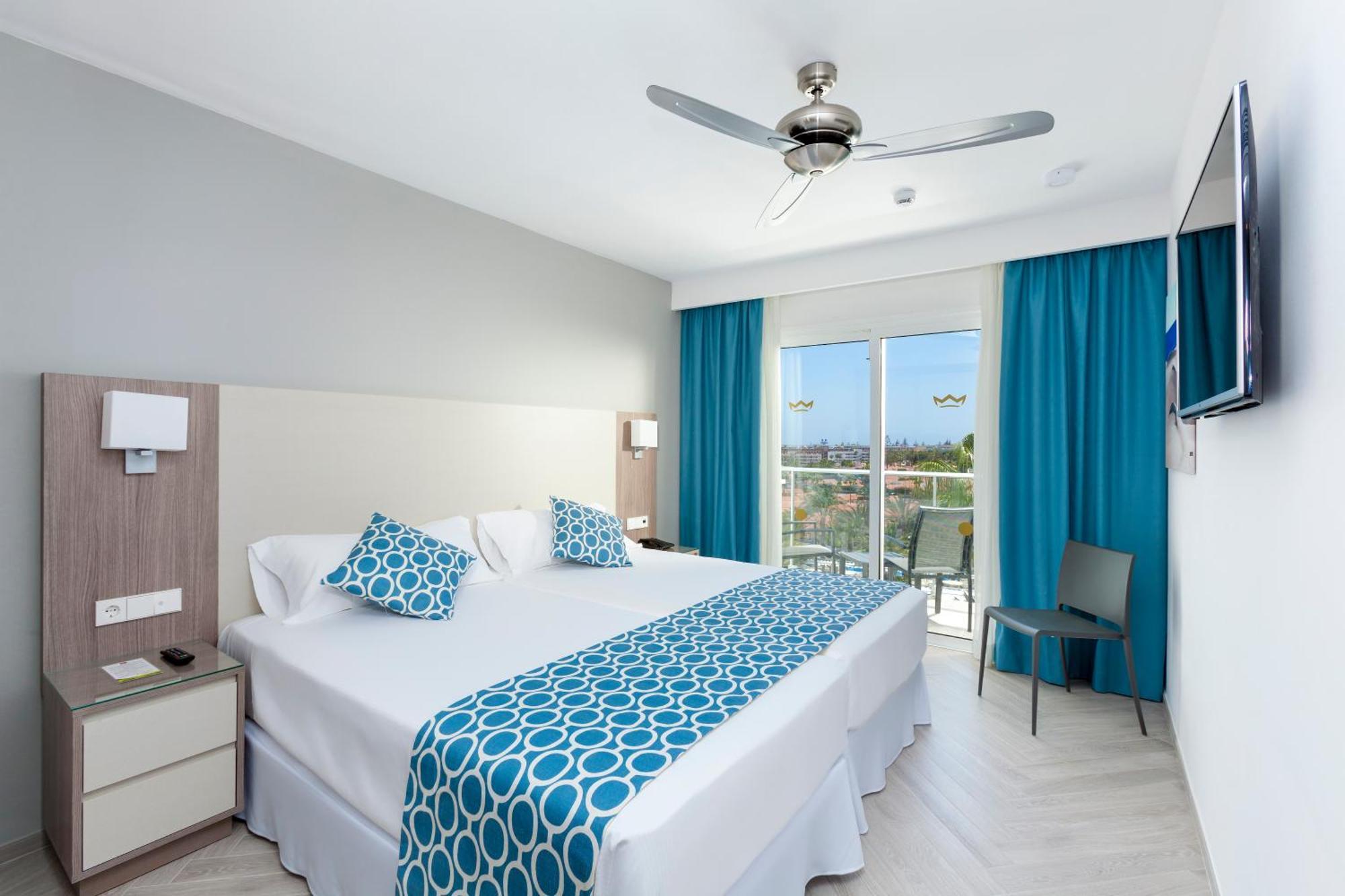 Quarto Familiar com Vista Jardim