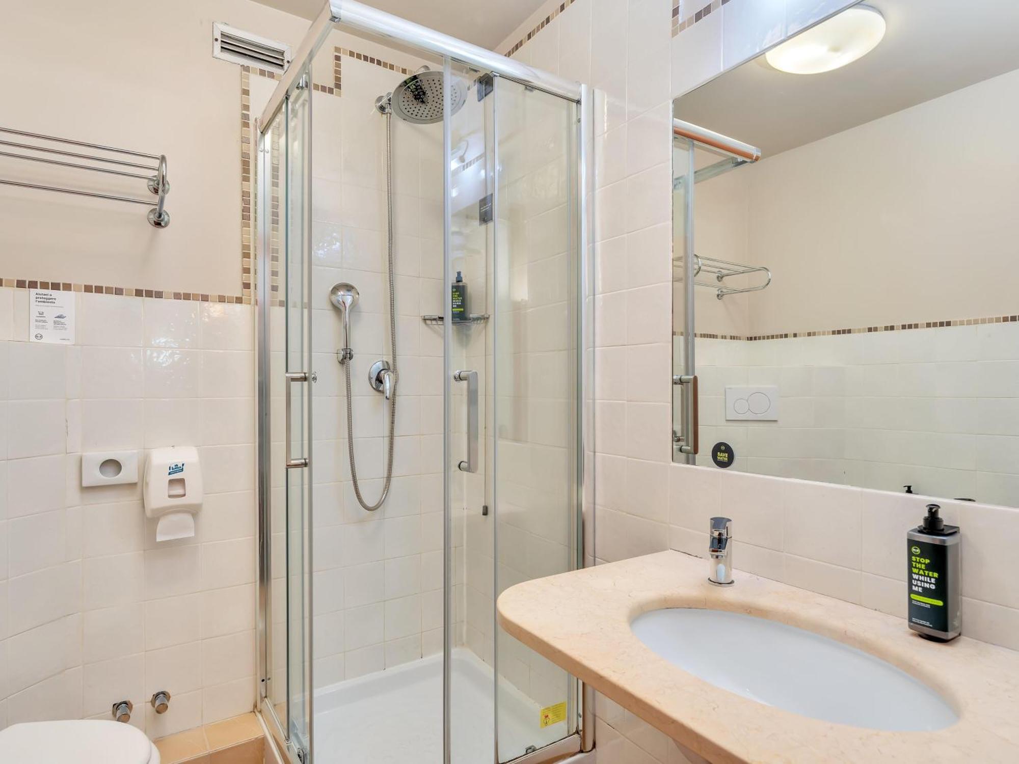 Double Room,1742586059:JPEG