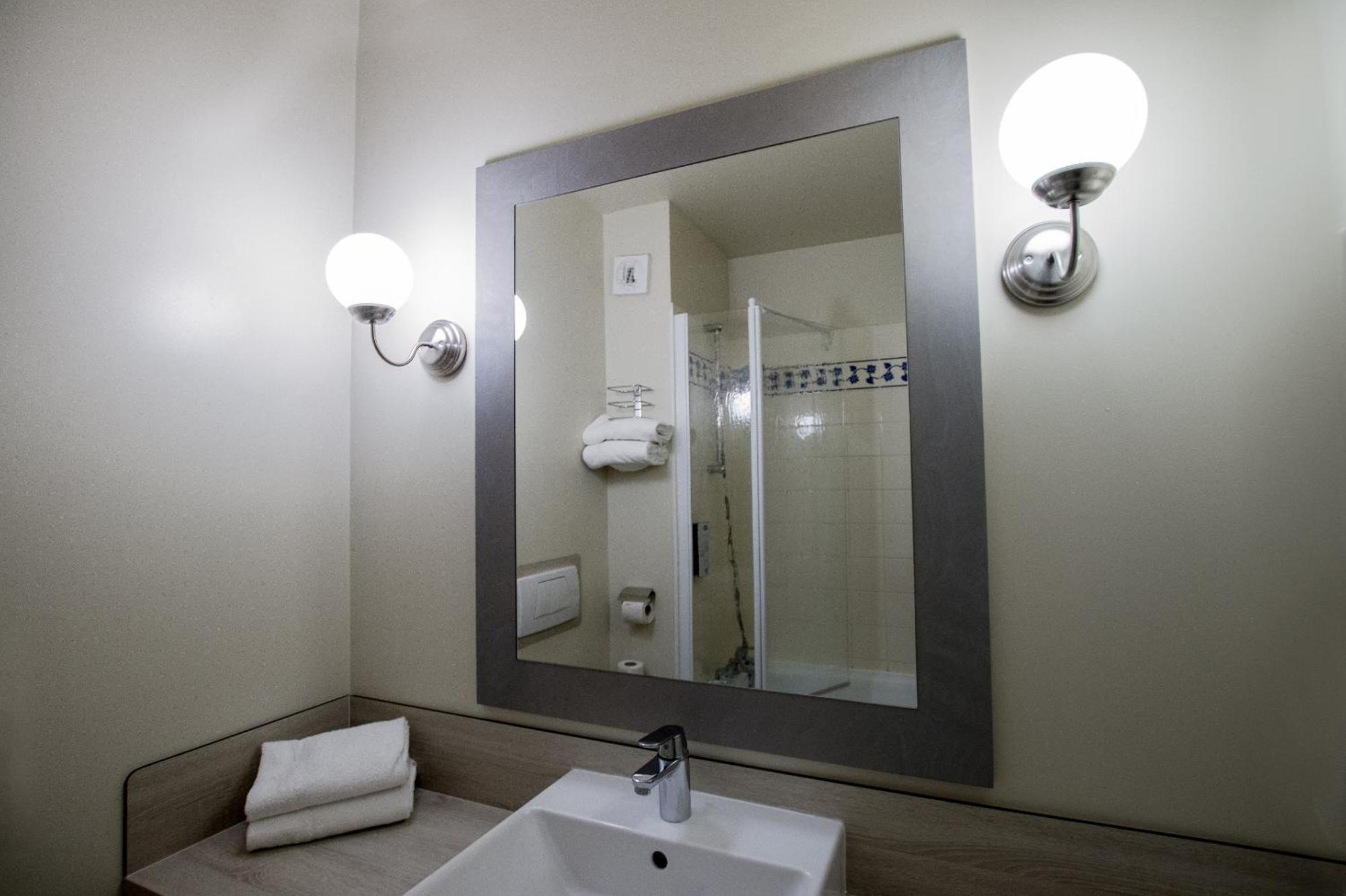 Chambre lit queen-size standard avec 1 canapé-lit