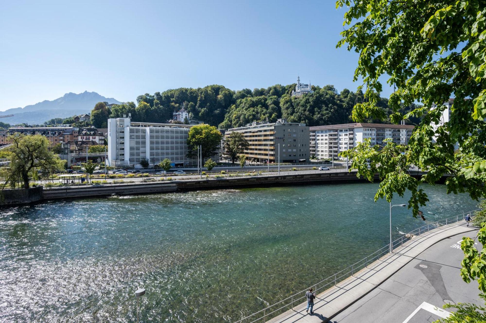 Chambre Double avec Balcon - Vue sur Rivière et Montagne