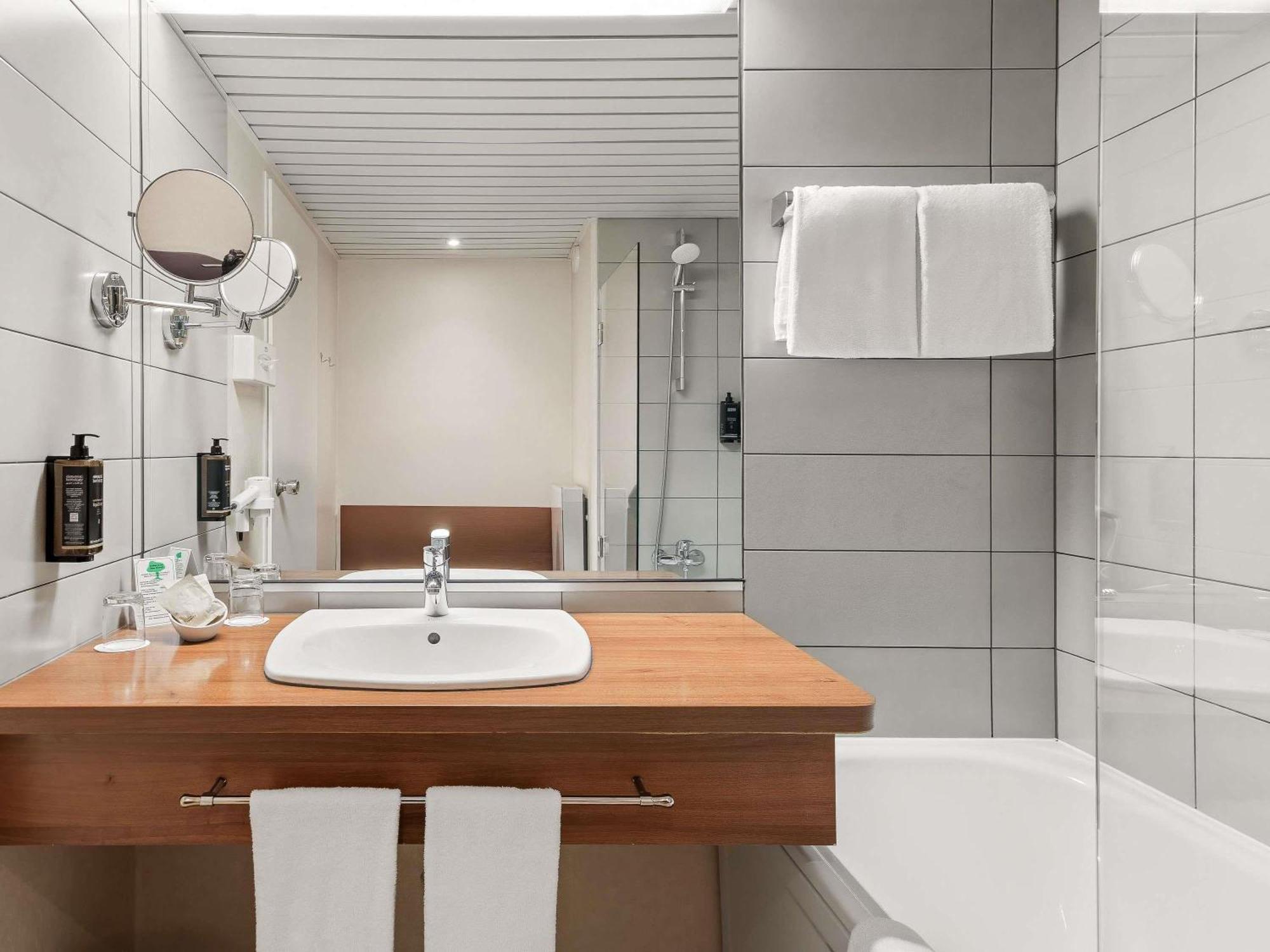Standard Zweibettzimmer mit Straßenblick