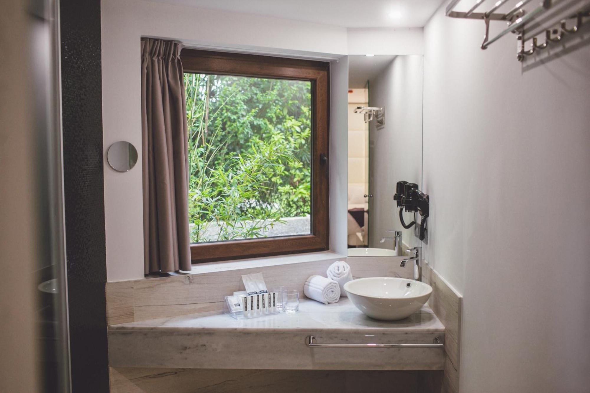 Superior Double Room with Spa Bath and Pool View,1742596340:JPEG