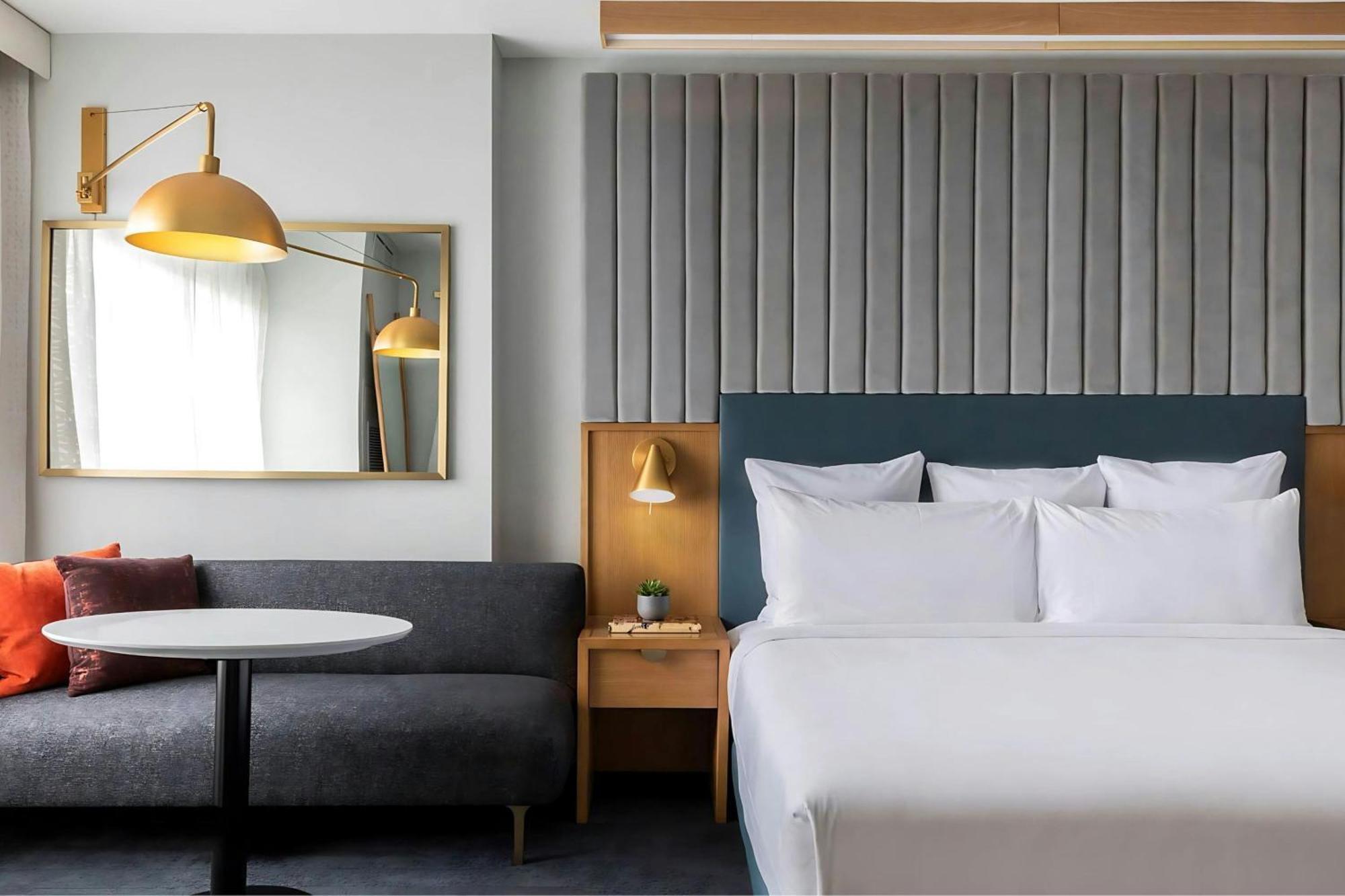 One-Bedroom Queen Suite