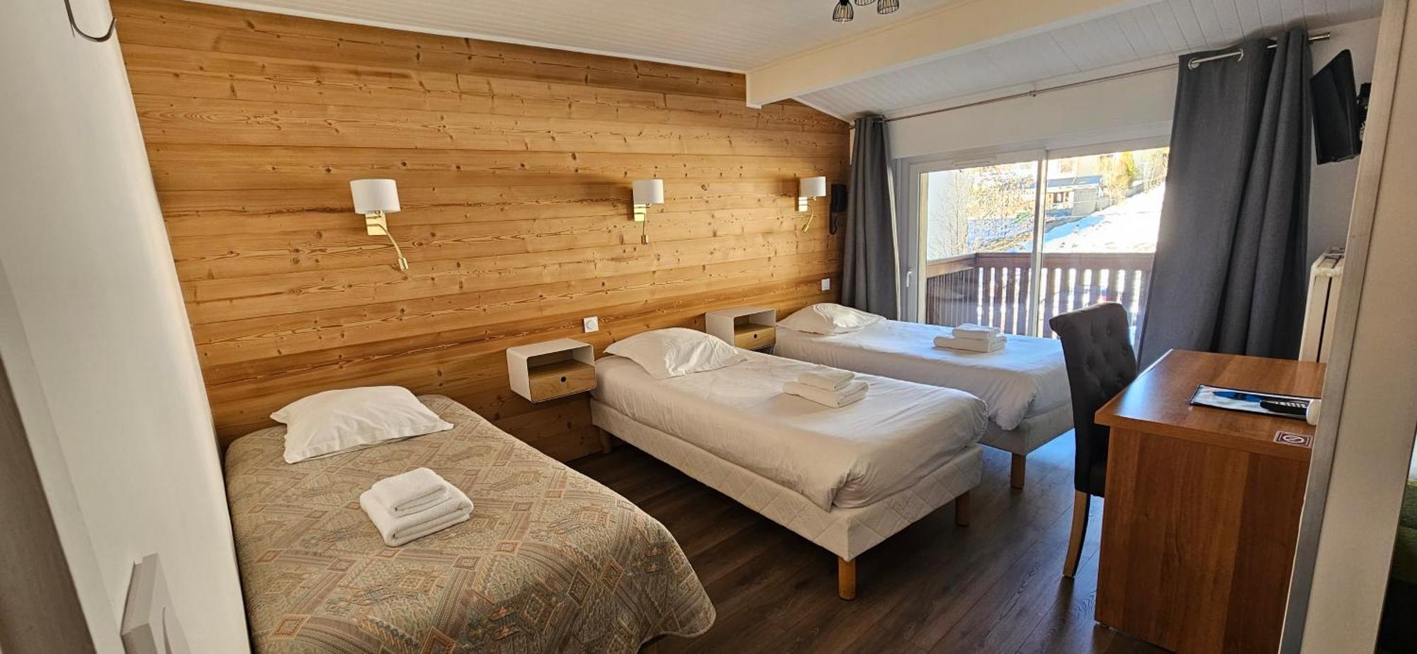 Chambre Triple - Vue sur Rue