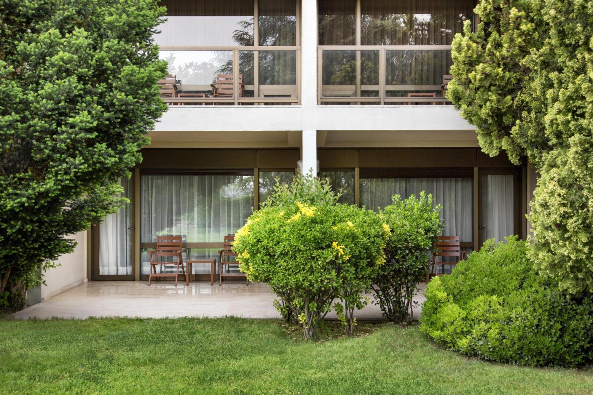 Familienzimmer Garden mit Kingsize-Bett und Terrasse