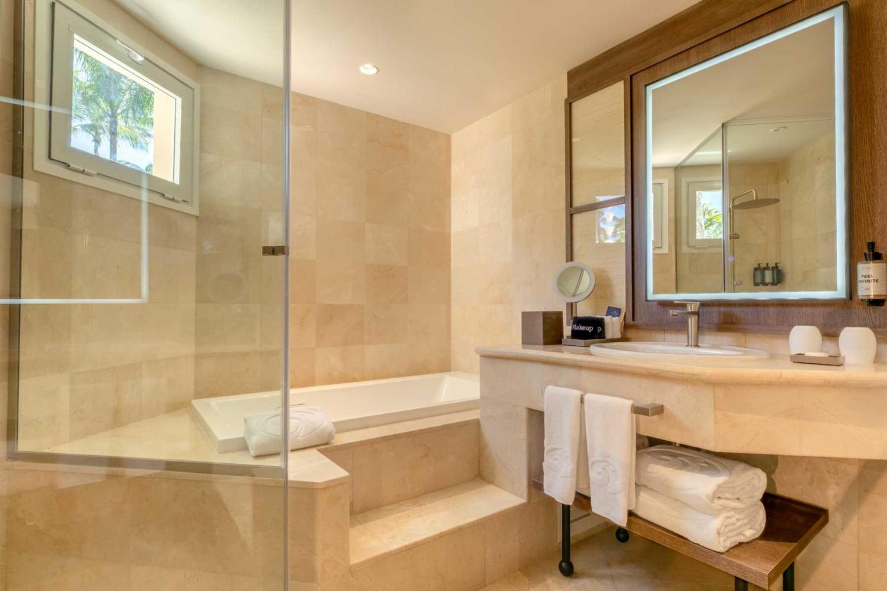 Suite Junior Prémium con vistas al jardín