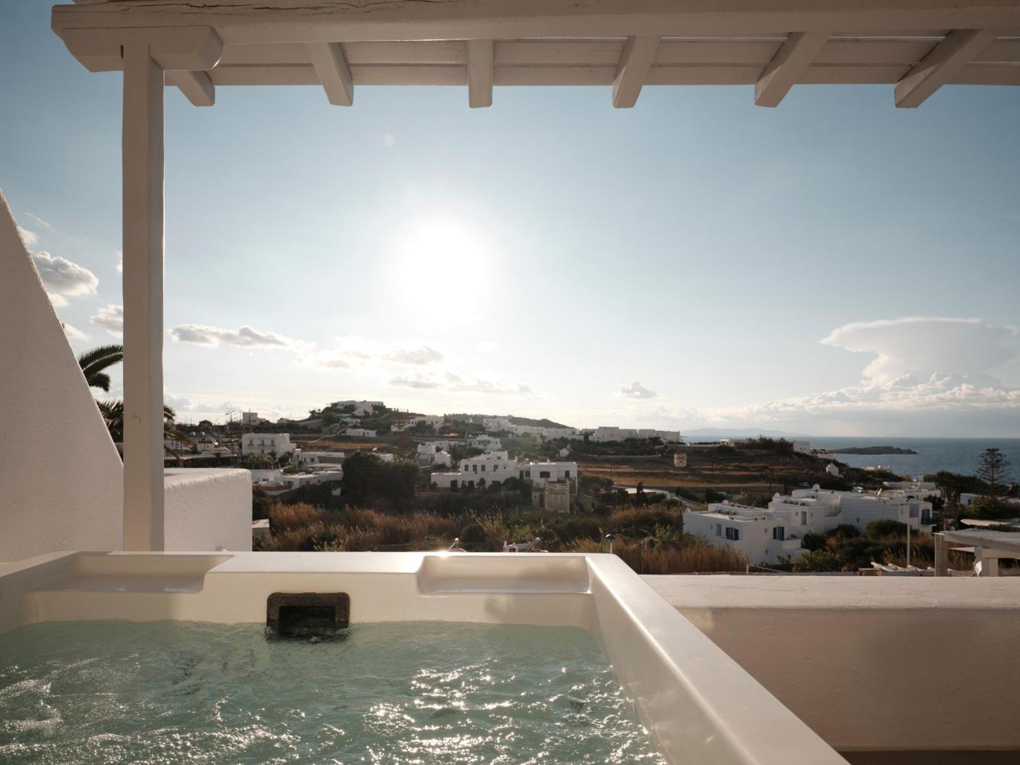 The Big Blue Suite / Sea View Jacuzzi