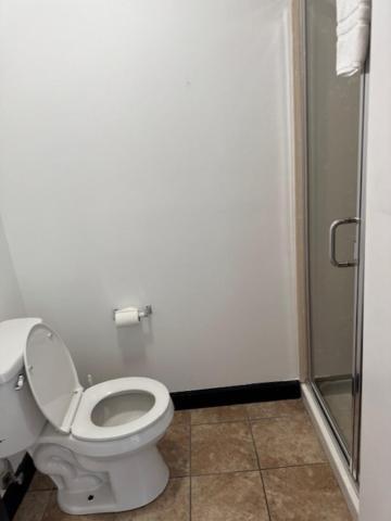 Renovated, 1 Queen Bed, Private Bathroom, Non Smoking
