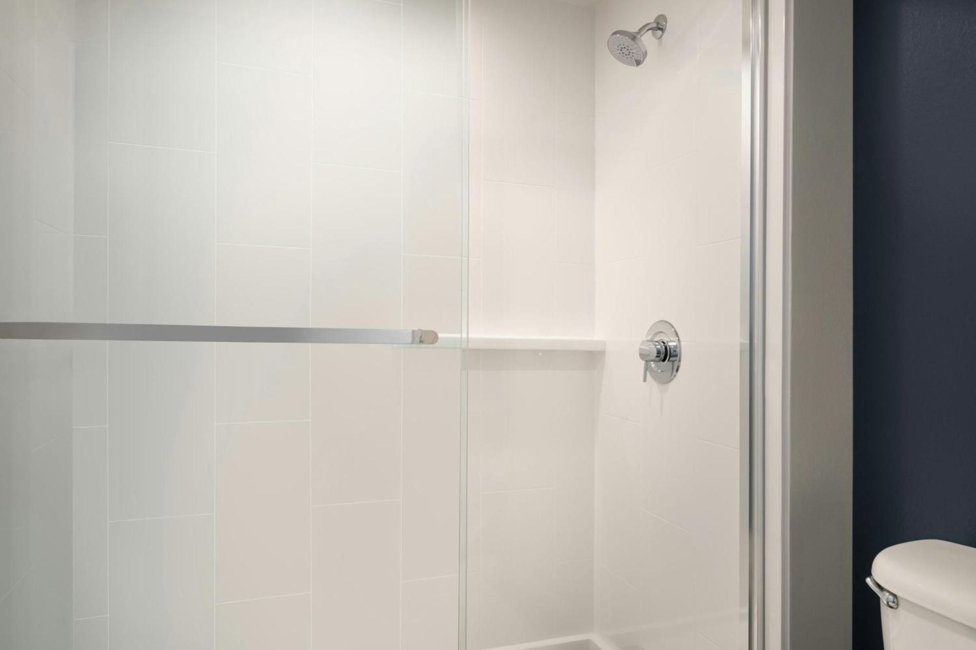 Suíte King de 2 Quartos com 2 Camas de Casal