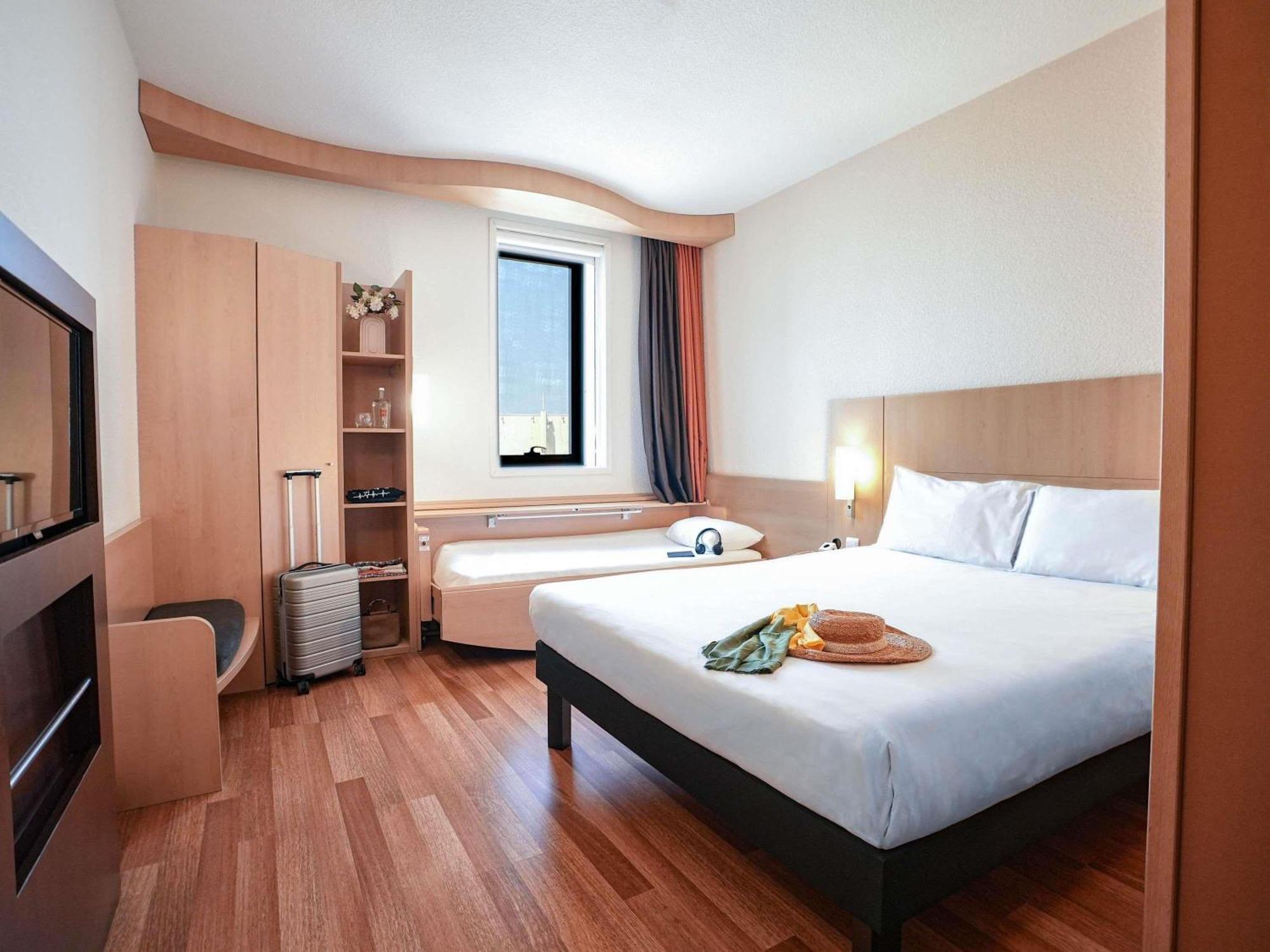 Habitación Estándar - 1 cama doble y 1 cama individual - No fumadores
