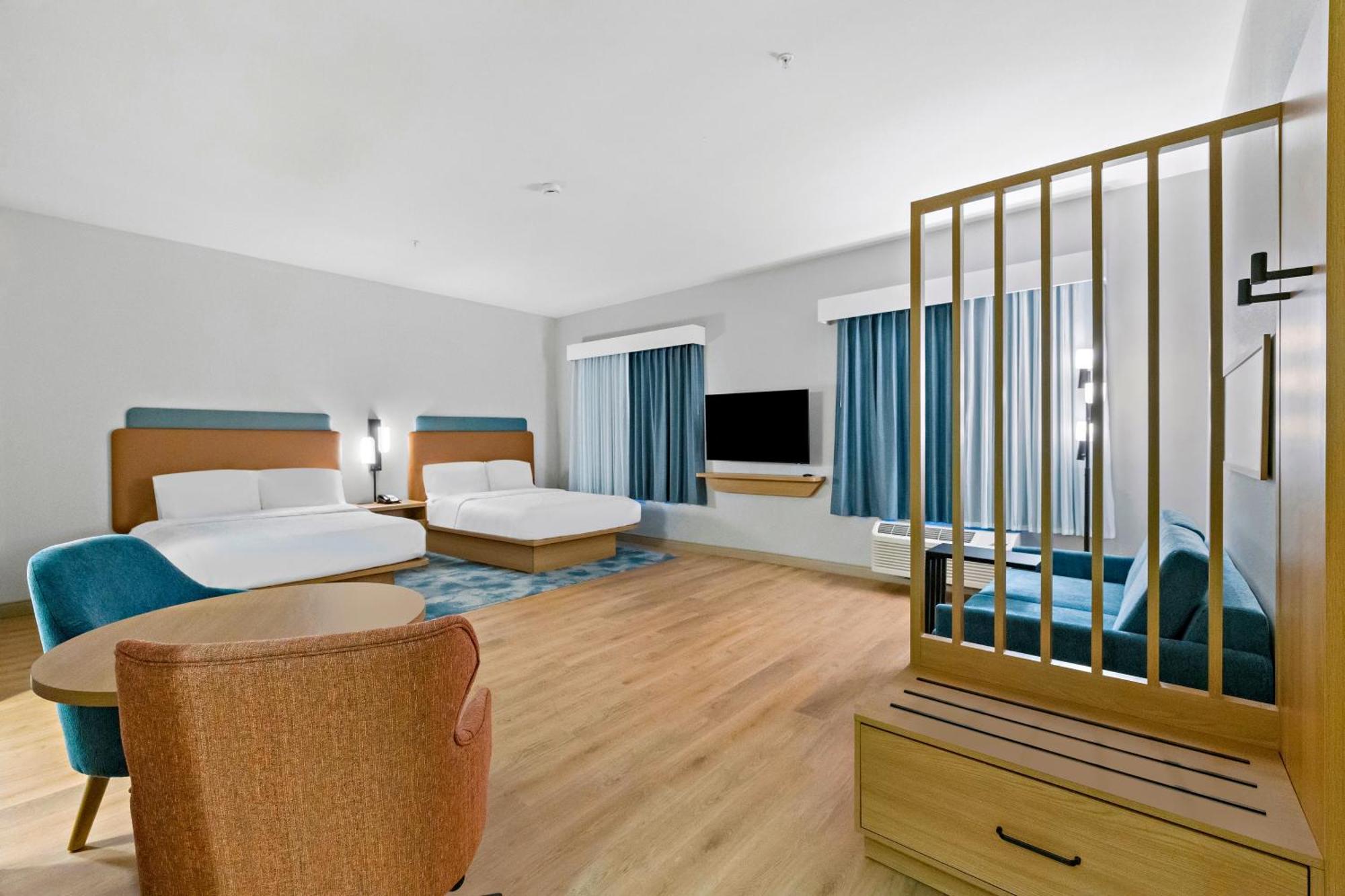 Studio with Two Queen Beds and Sofa Bed - Hearing Access/Non-Smoking