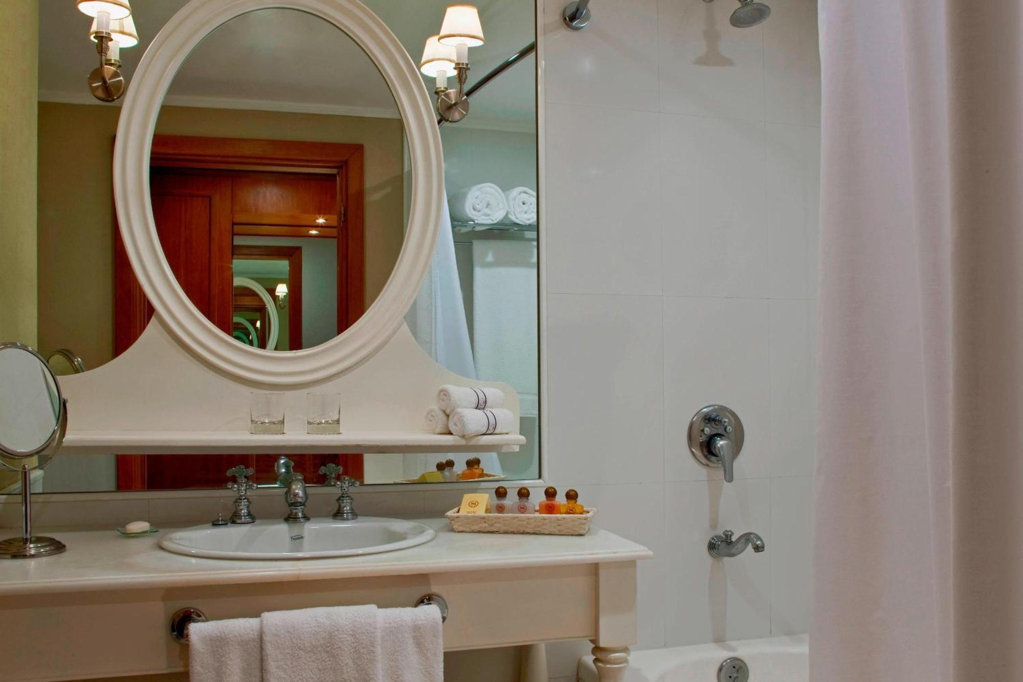 Quarto com 1 Cama King-size e Vista do Golfo