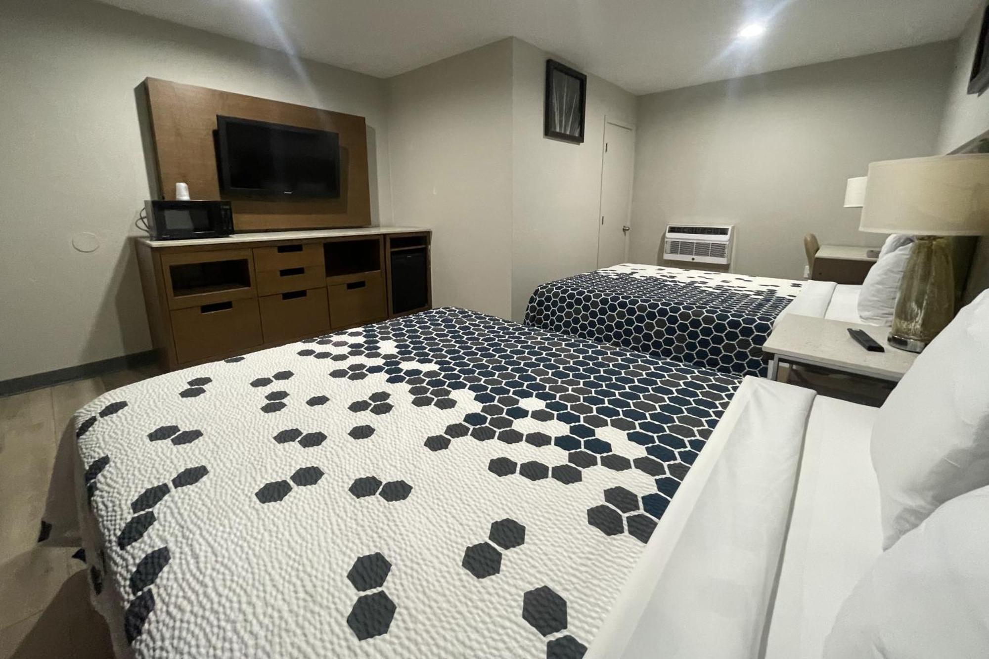 2 Queen Beds Non-Smoking