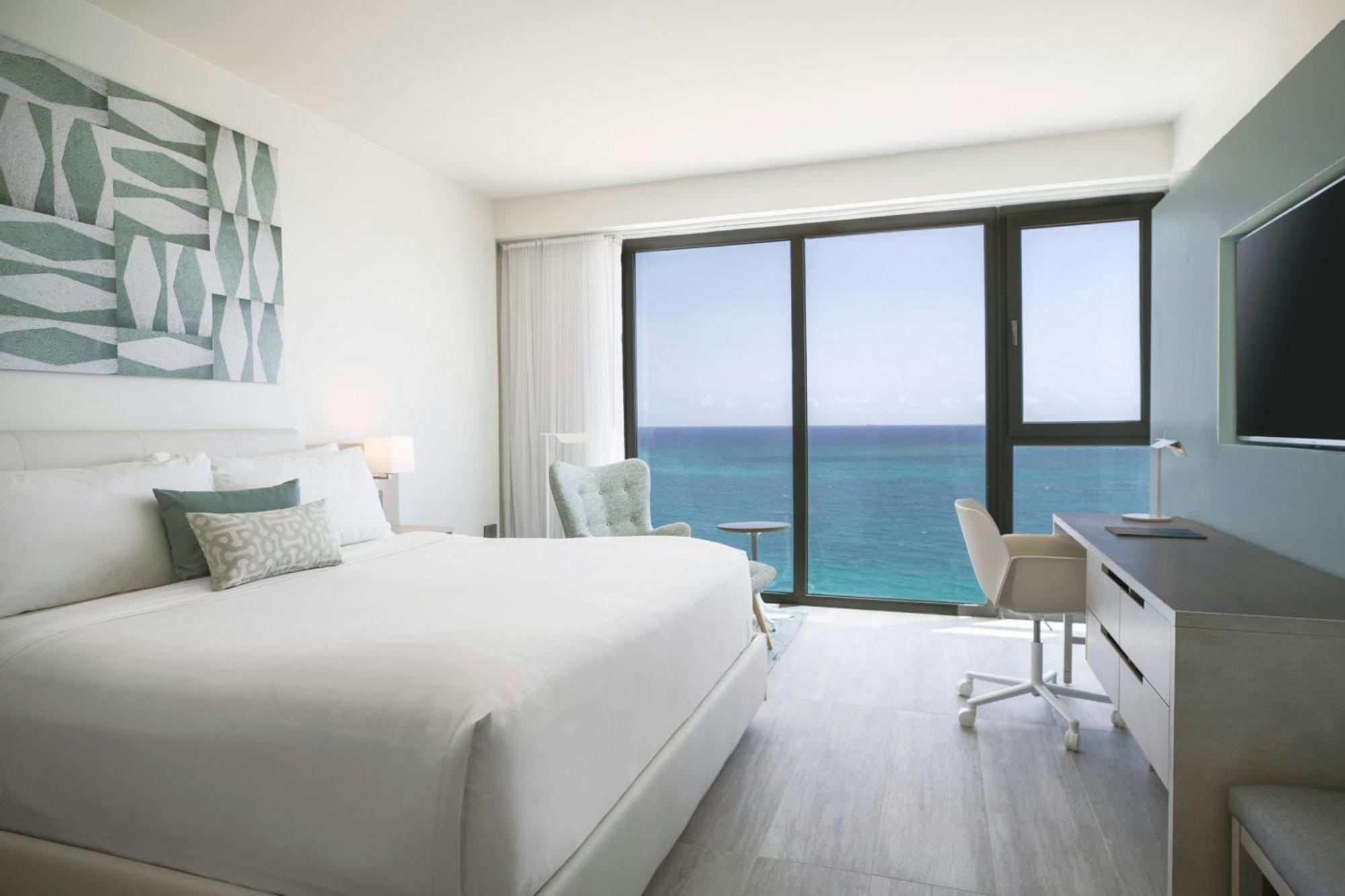 Queen Room with Resort View