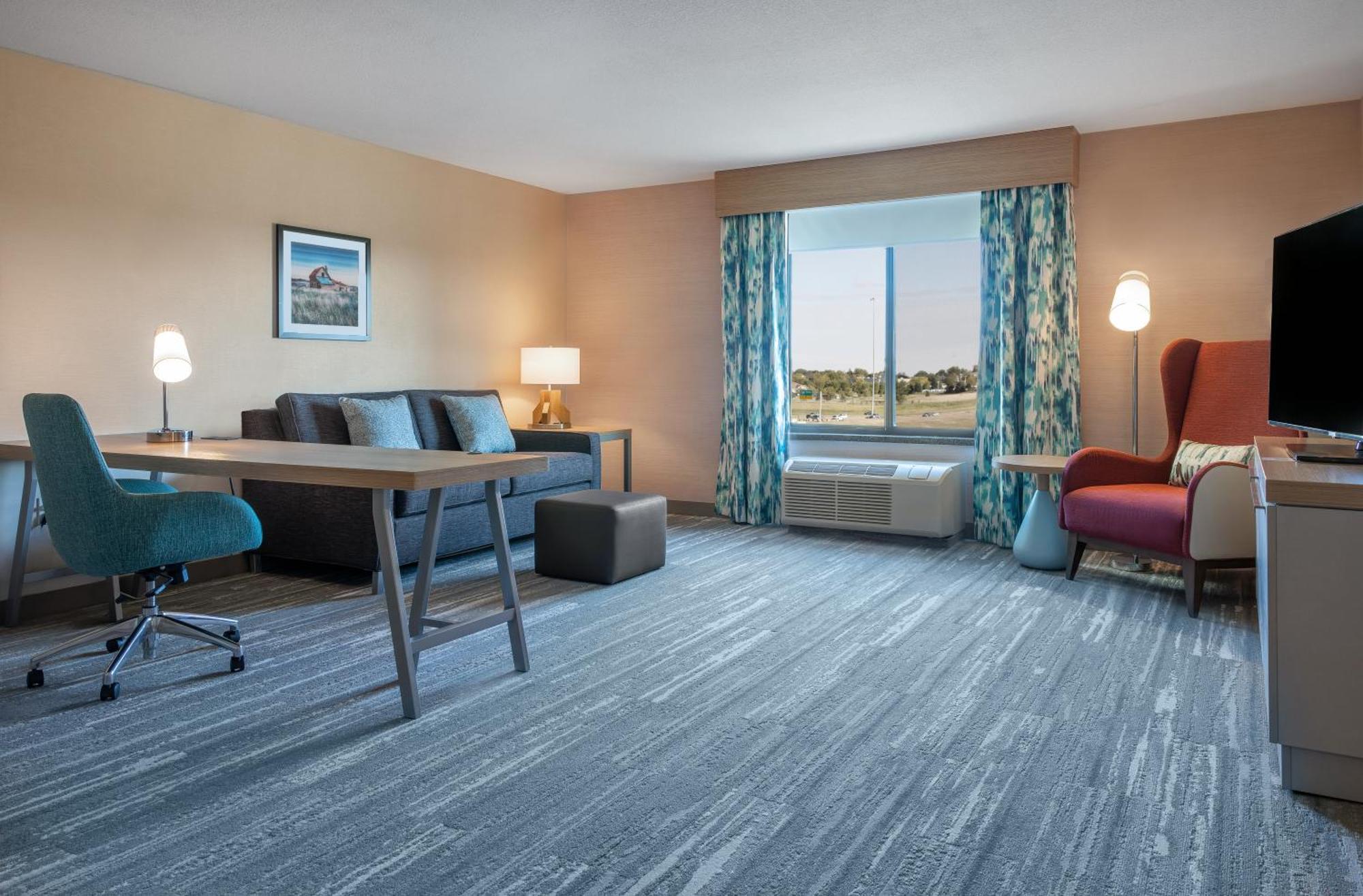 One-Bedroom Suite with One King Bed and Bath Tub - Mobility and Hearing Access