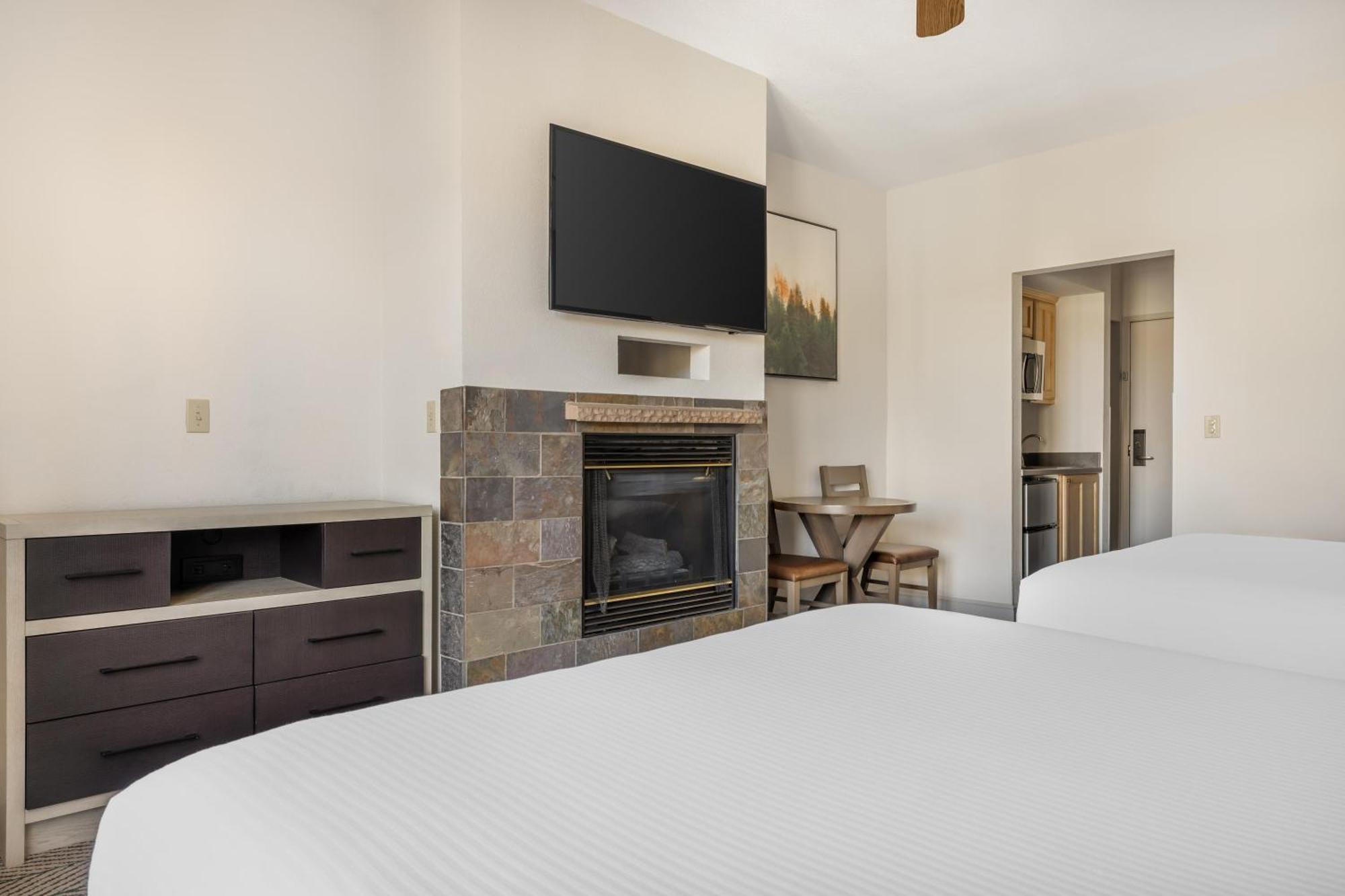 Studio room with Two Queen Beds