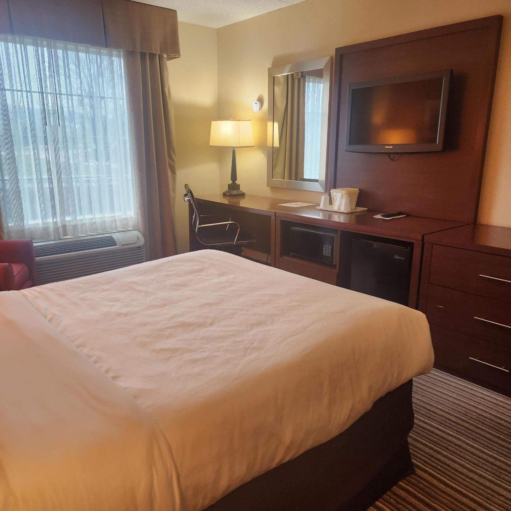 Double Room with Roll-in Shower - Disability Access/Non-Smoking