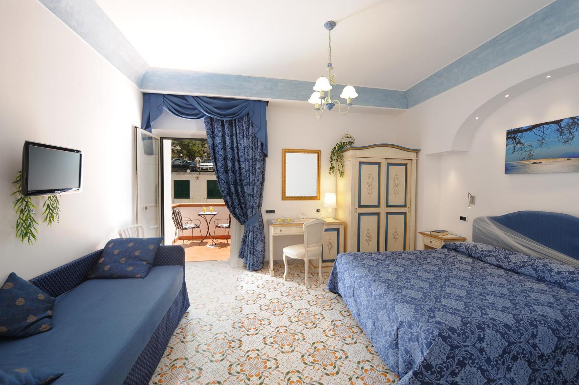Triple Room with Sea View
