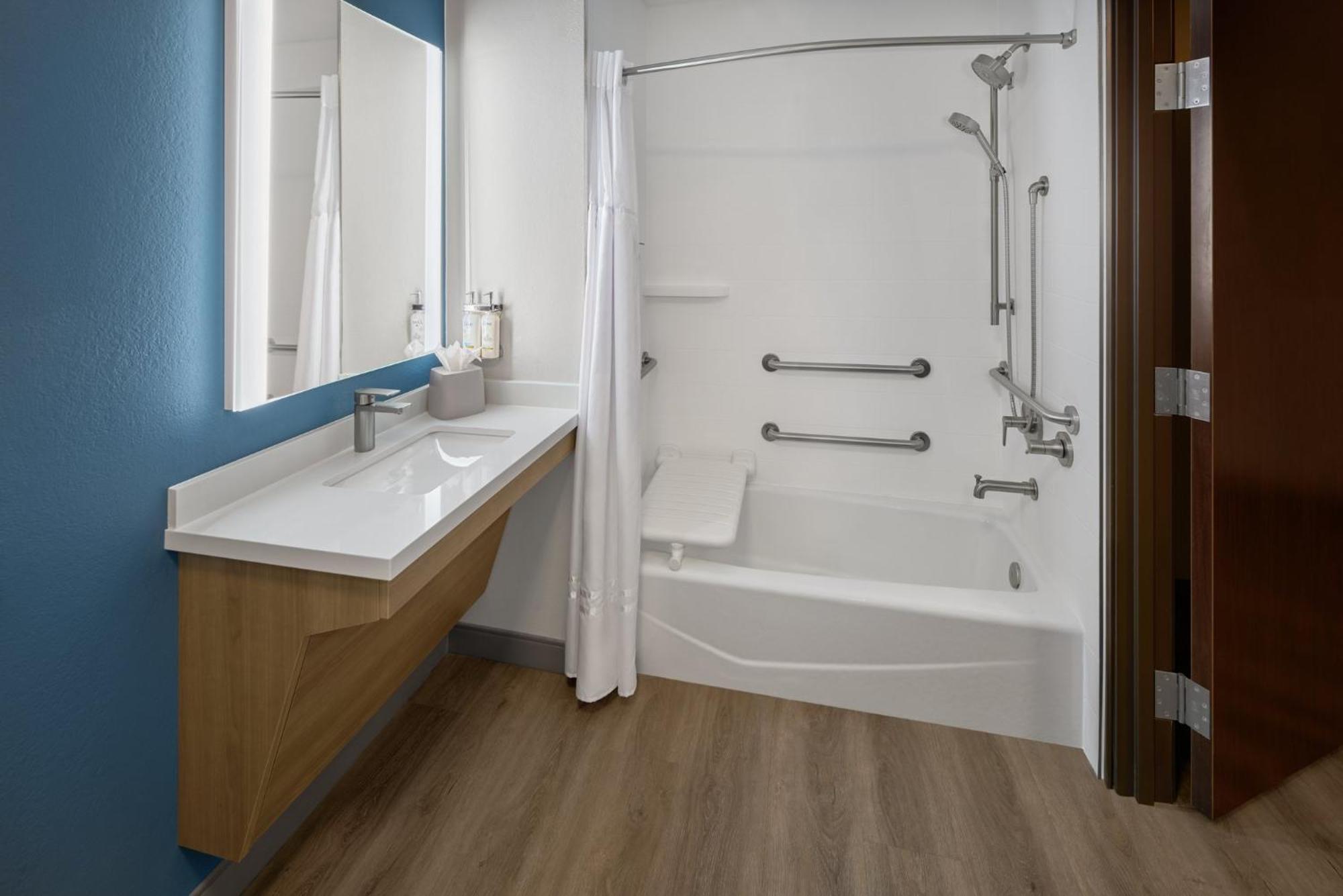King Room with Roll-In Shower - Disability Access