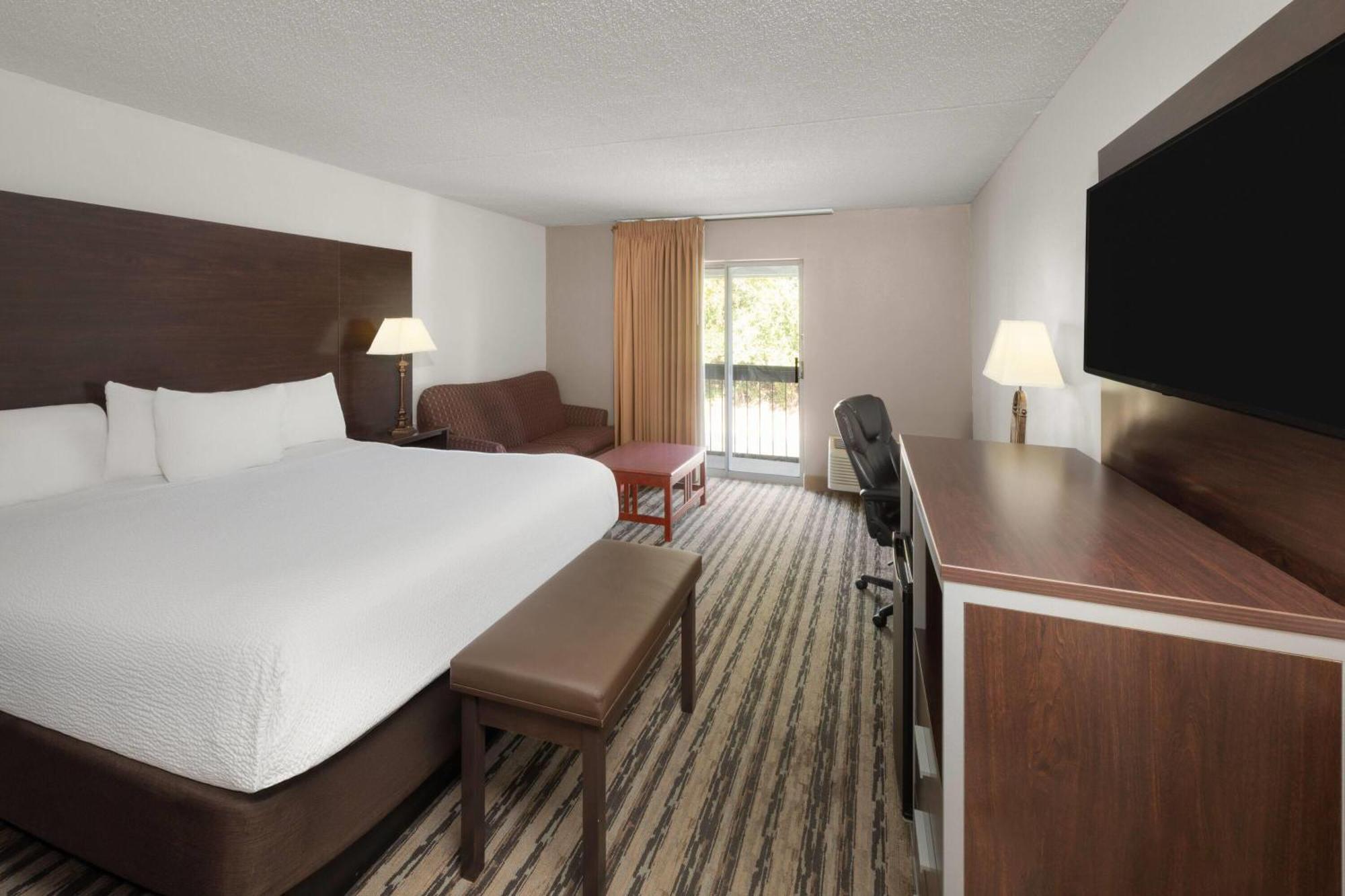 Deluxe King Room - Non-Smoking