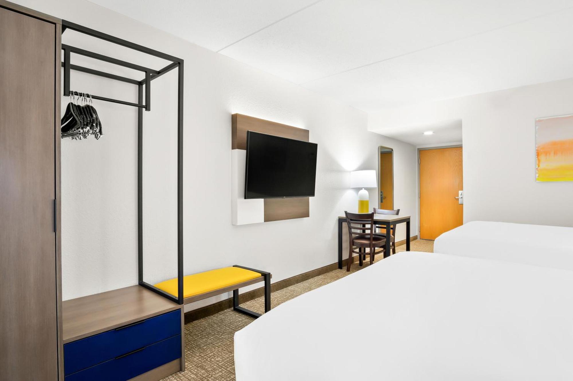 Queen Room Bayfront with Two Queen Beds - Non Smoking