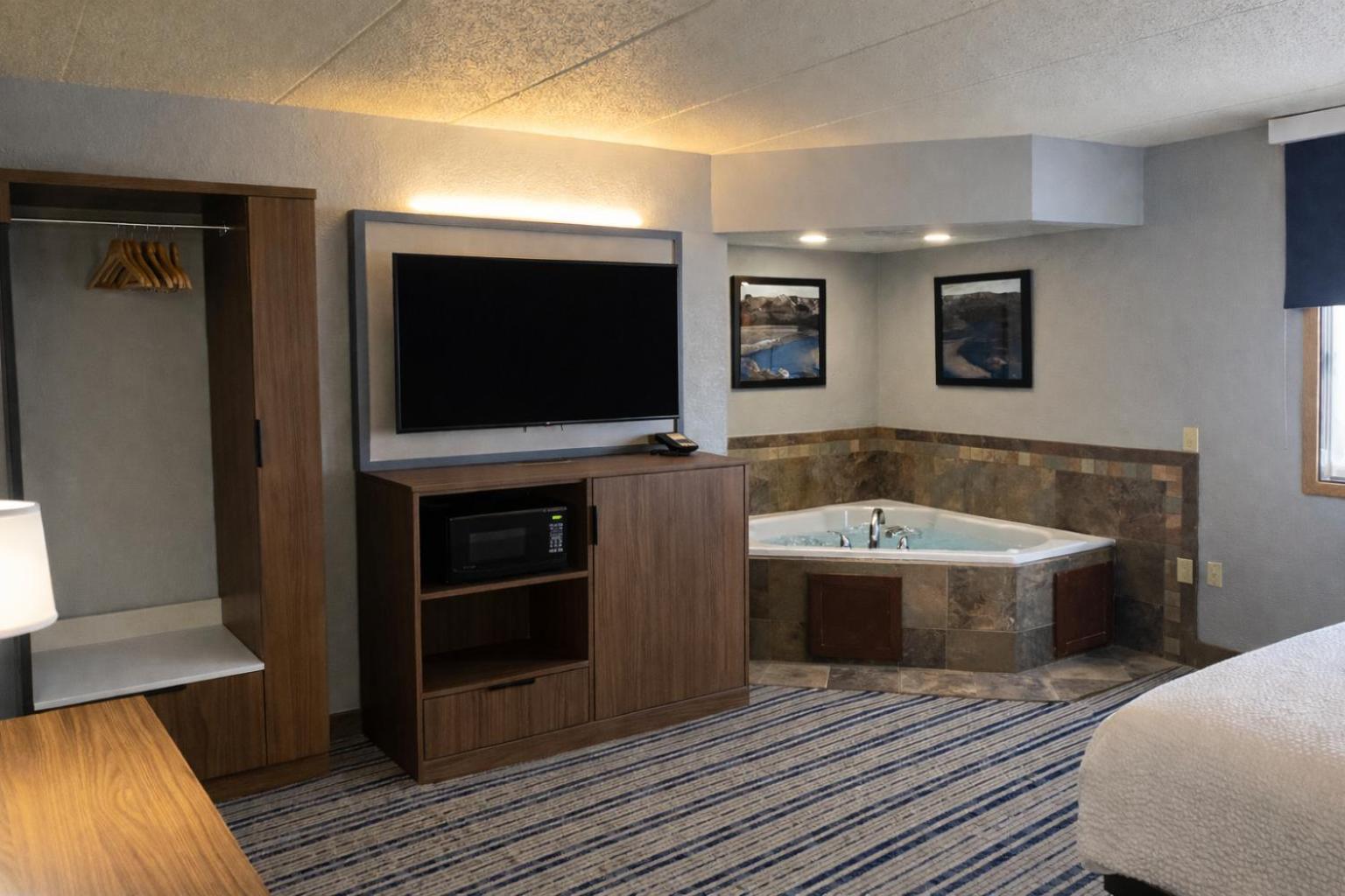 Deluxe King Room - Non-Smoking