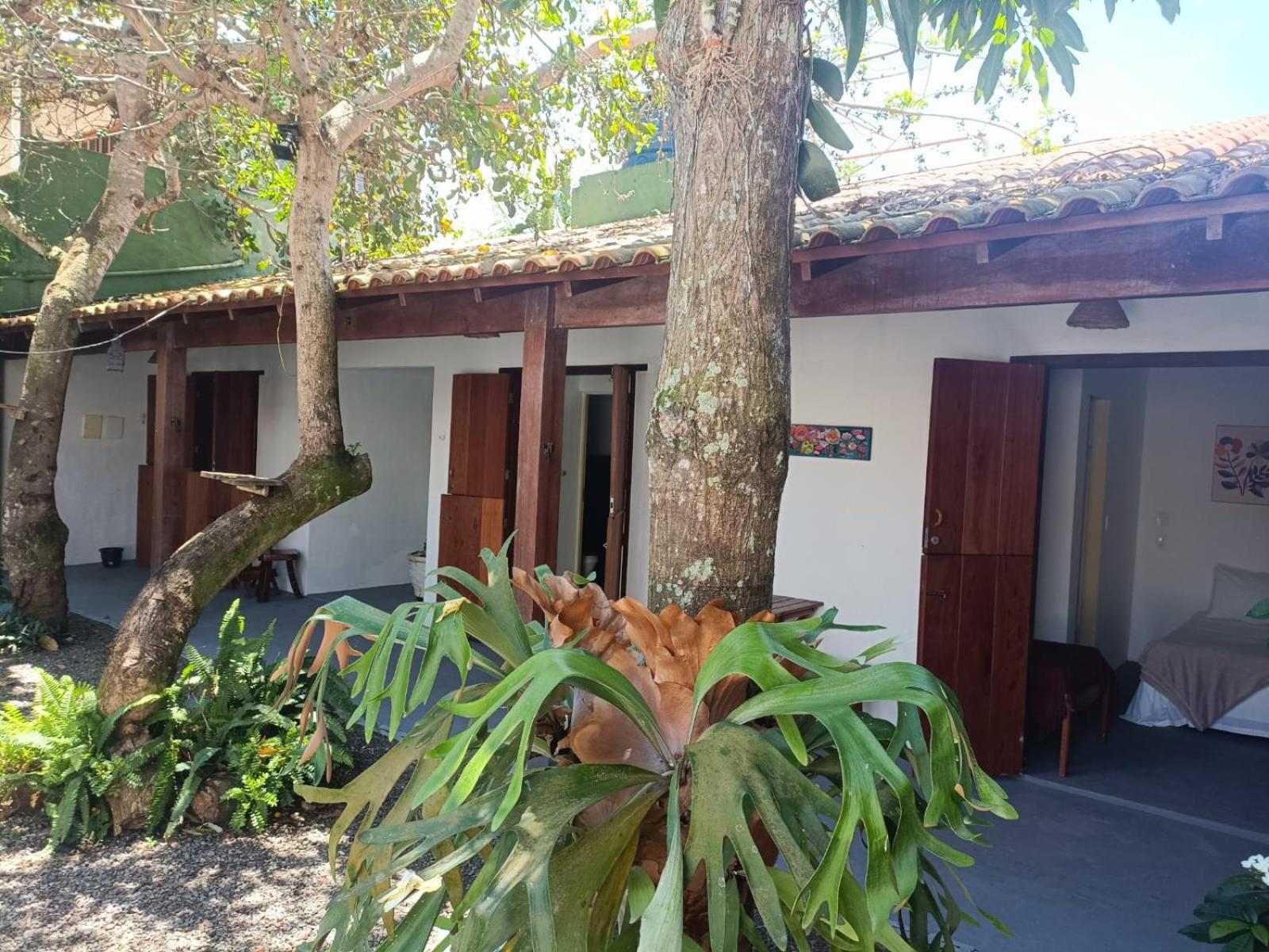 Suíte com Vista do Jardim