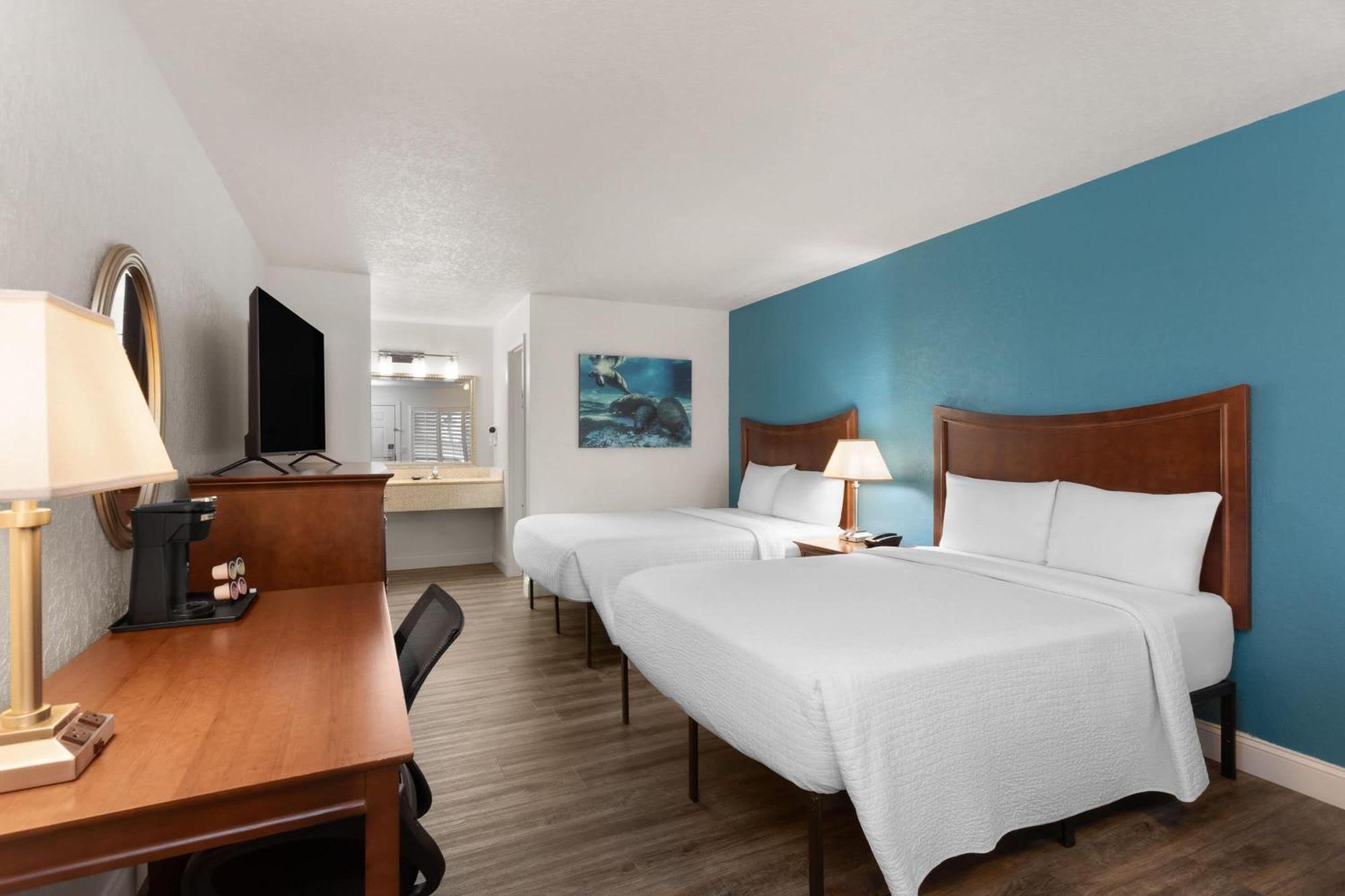 Double Room with Two Double Beds - Non-Smoking