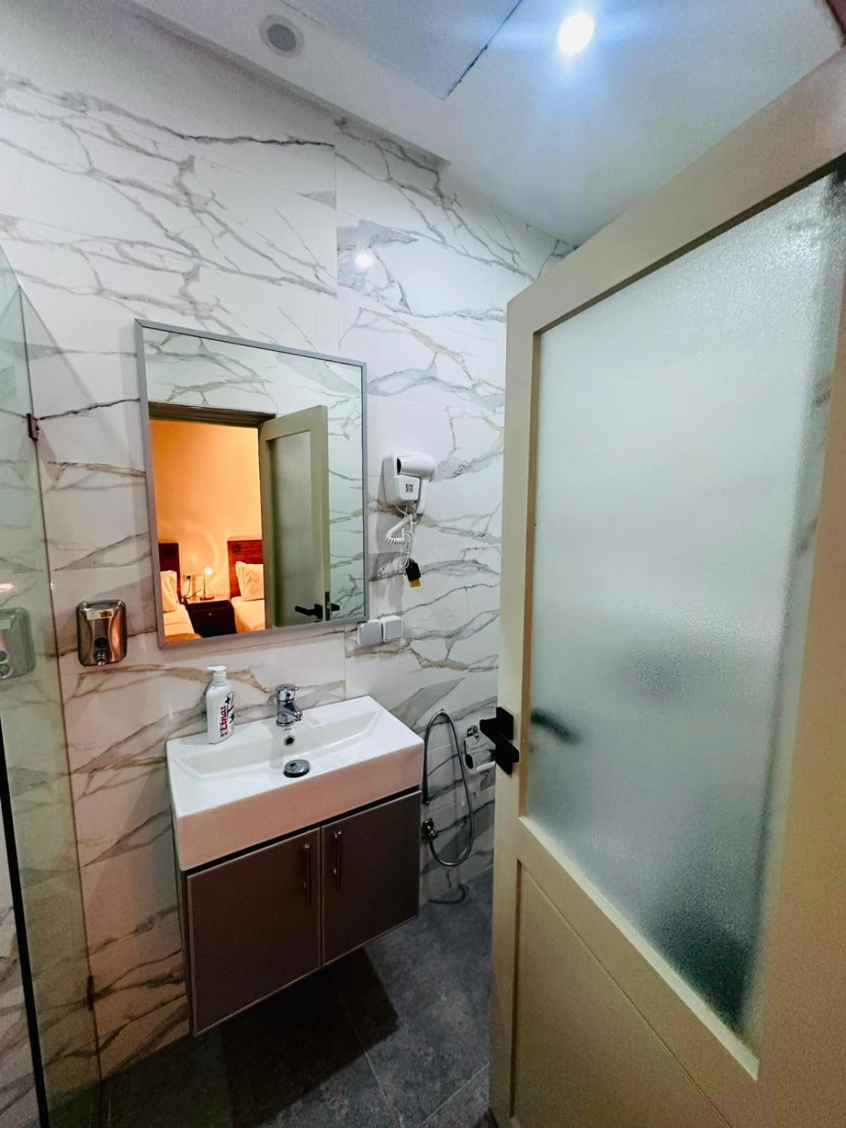 Quarto Twin com Casa de Banho Privativa
