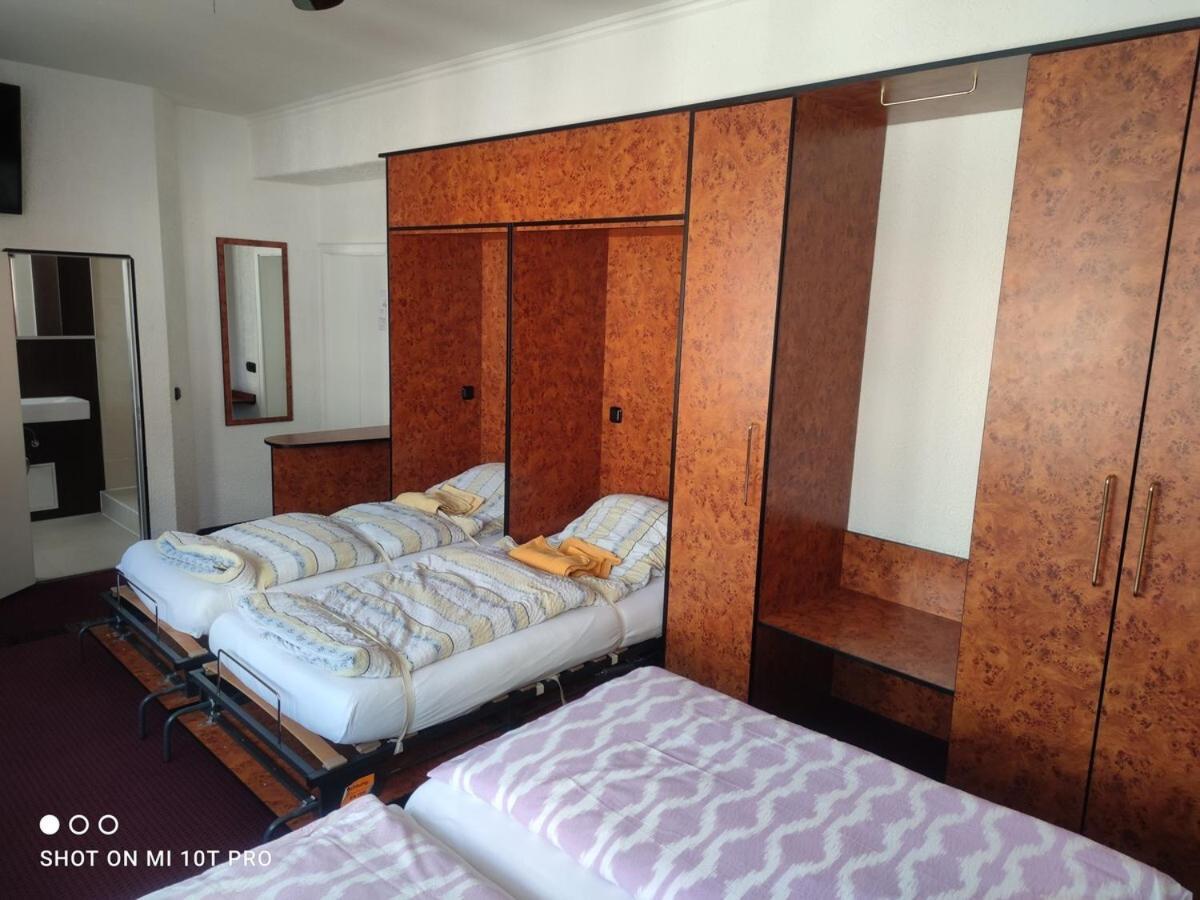 Vierbettzimmer mit eigenem Bad