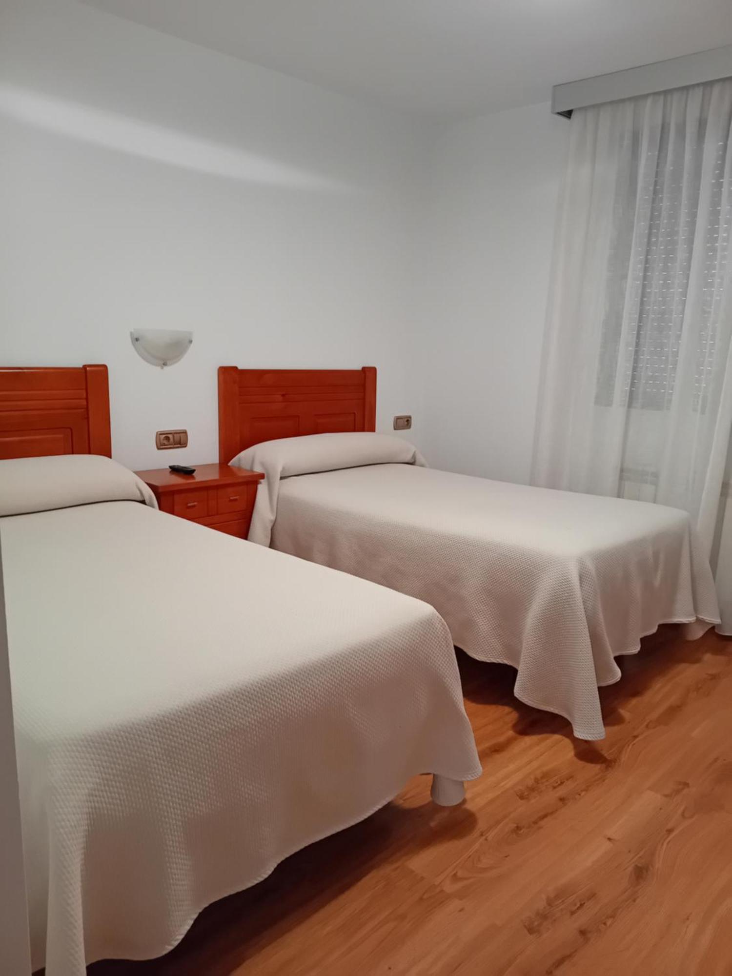 Twin Room,1742933032:JPEG