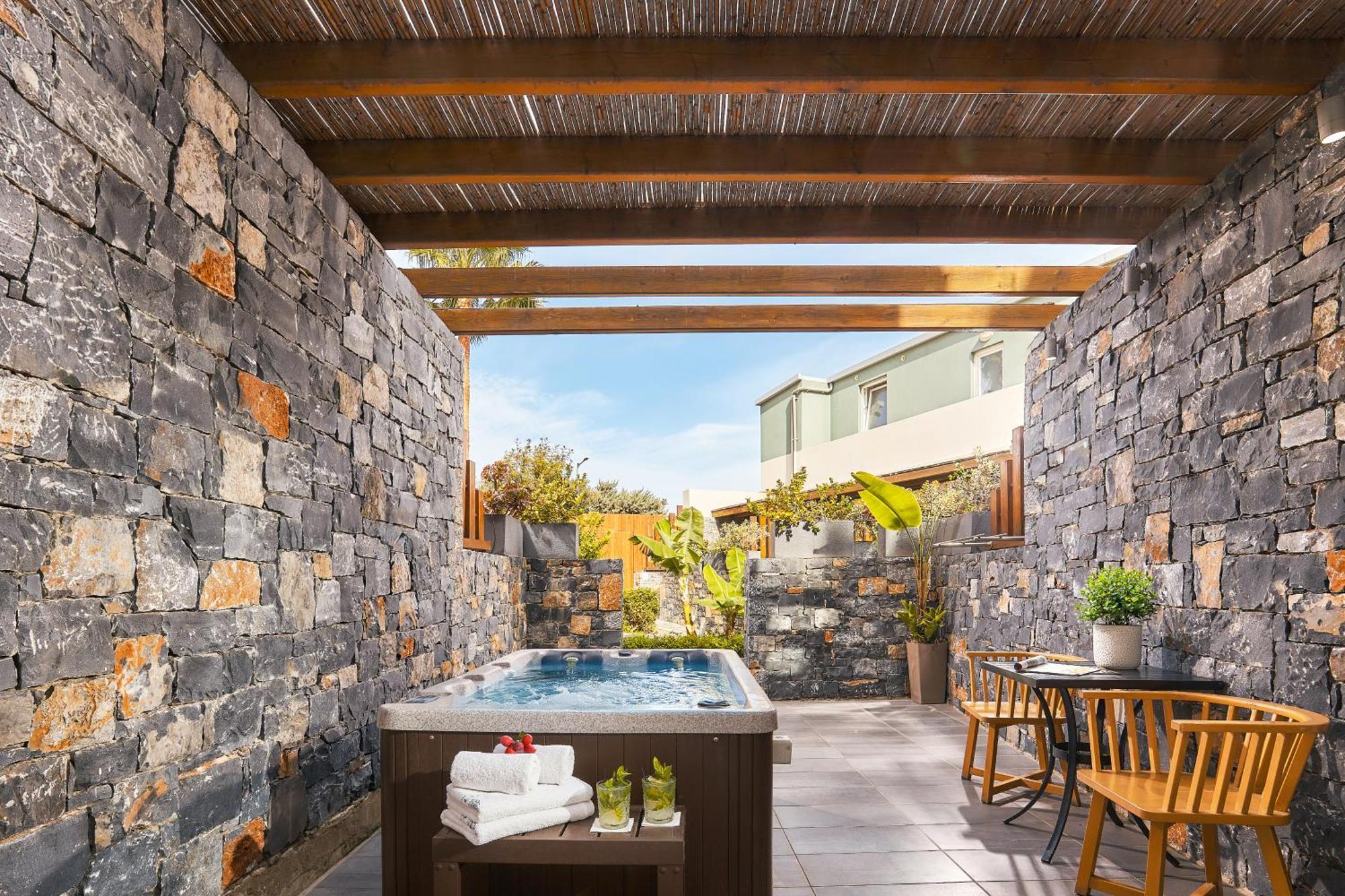 Lux Studio with Jacuzzi